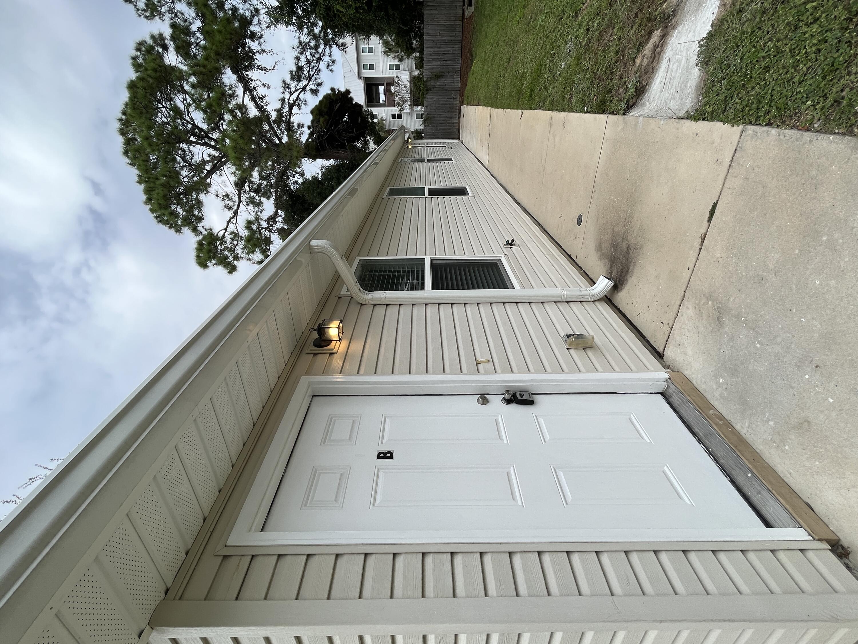 This adorable duplex was built in 2018. It has a contemporary look that is hard to come by. Very close to downtown Fort Walton Beach and the beaches.