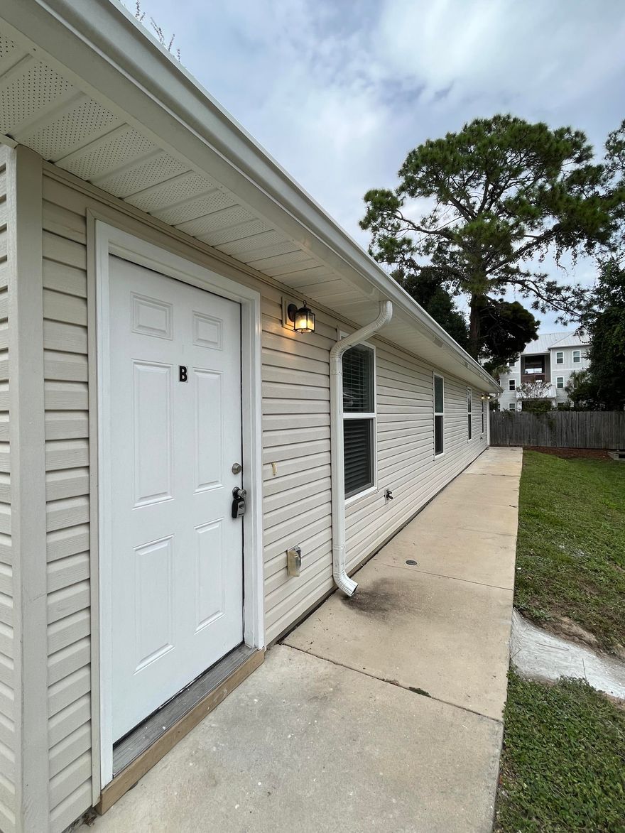 This adorable duplex was built in 2018. It has a contemporary look that is hard to come by. Very close to downtown Fort Walton Beach and the beaches. Contact 850-903-4776 to schedule a showing. If you have any issues when you call 850-903-4776 or when you email myardorrealty@email.showmojo.com , please text 850-855-4176 .