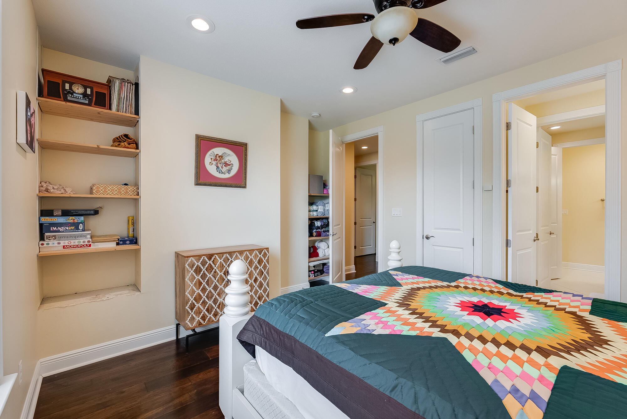 LAUREL HILL - Residential