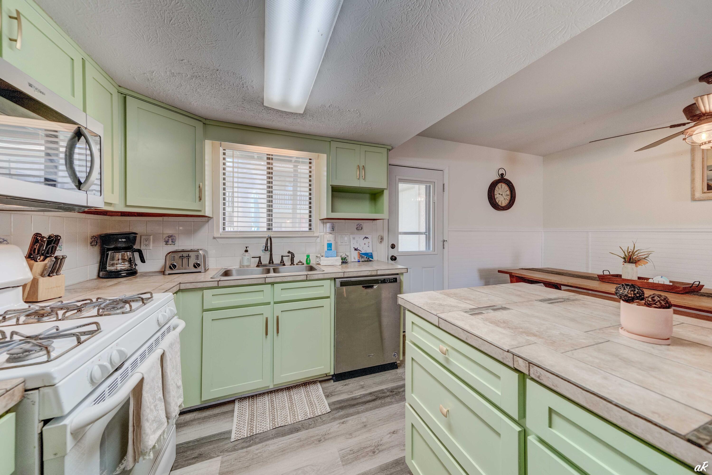 GULF HIGHLAND BEACH RESORT UNREC - Residential