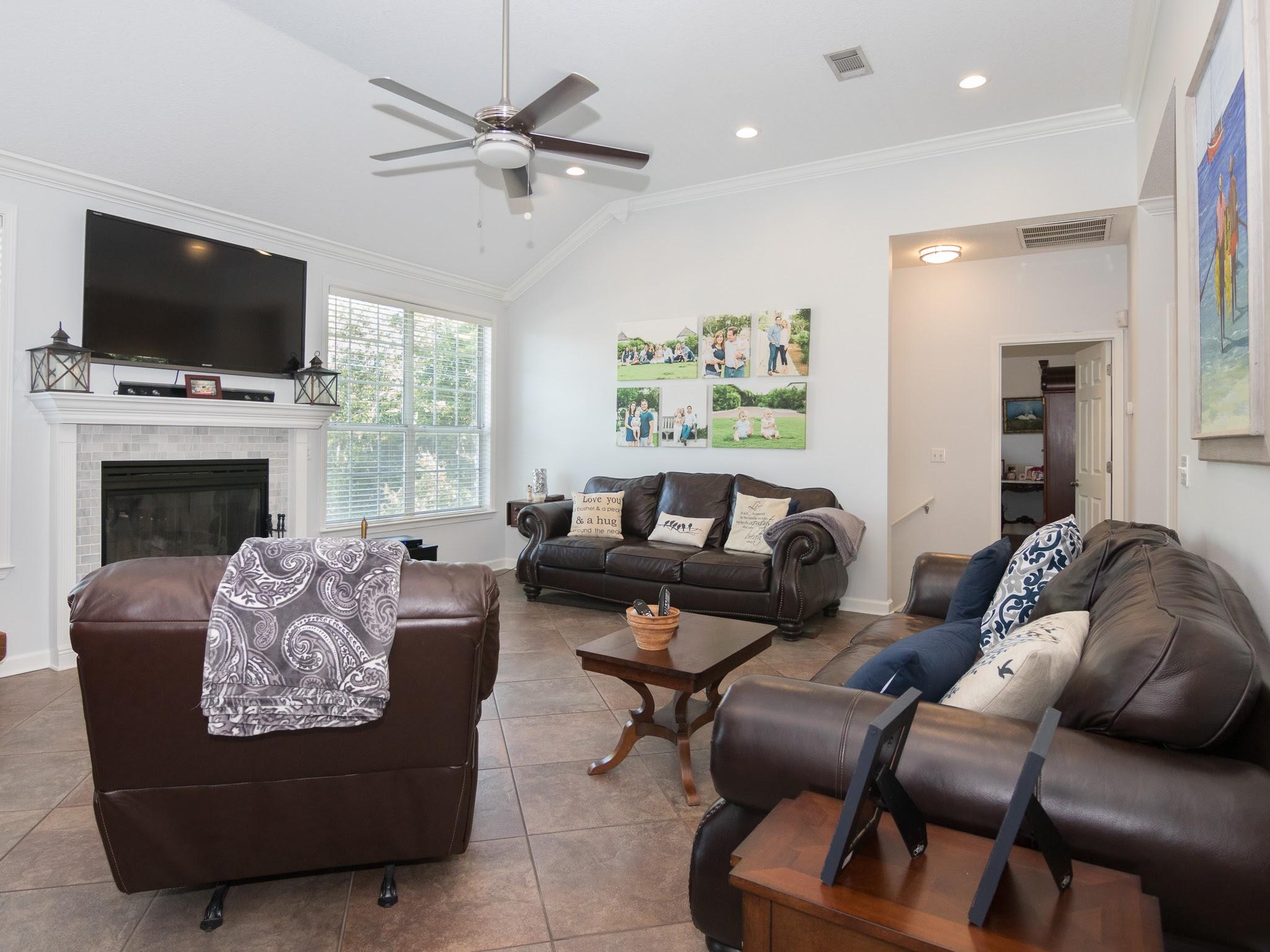 ROCKY BAYOU COUNTRY CLUB ESTATES 9 - Residential