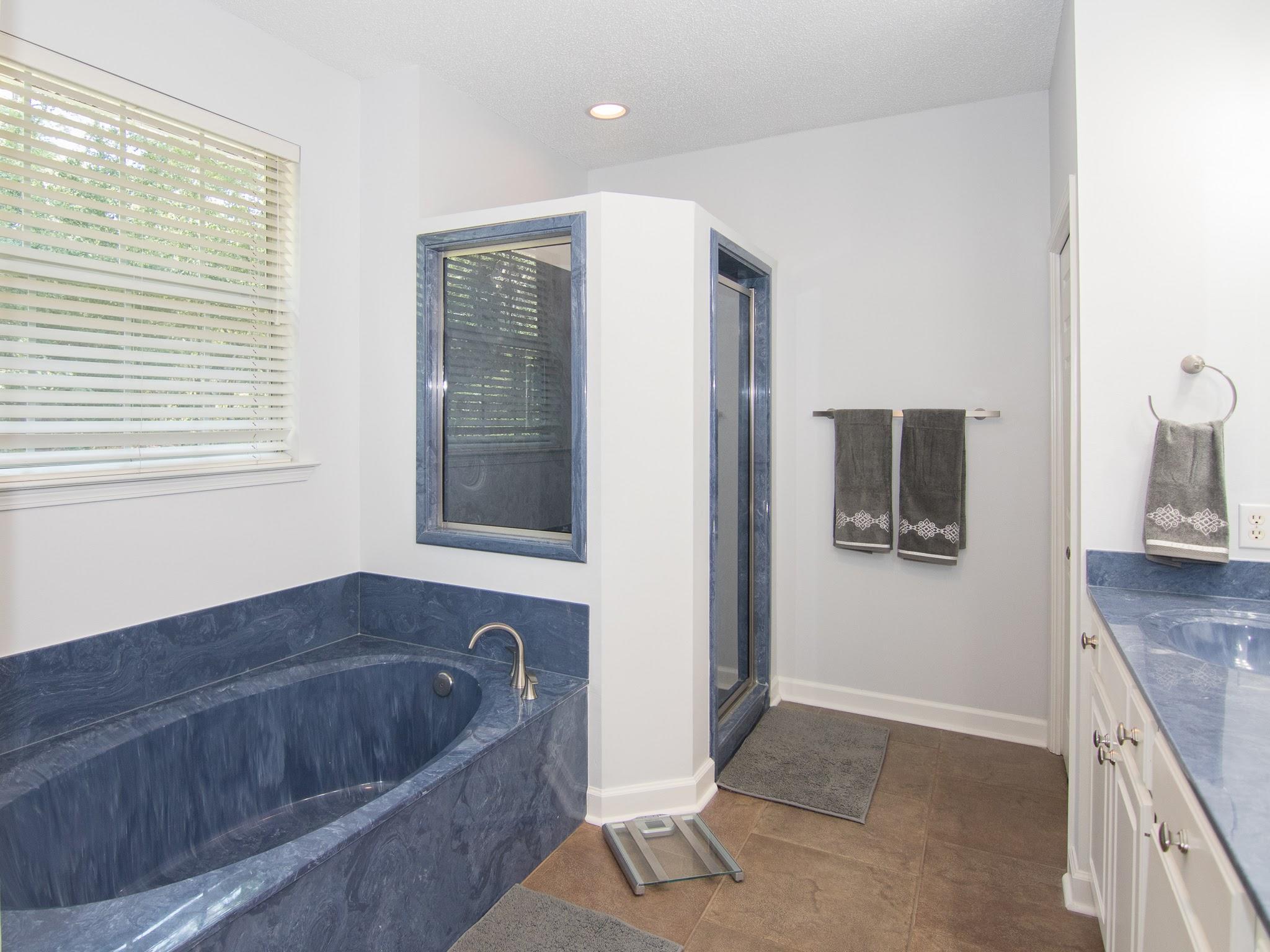 ROCKY BAYOU COUNTRY CLUB ESTATES 9 - Residential