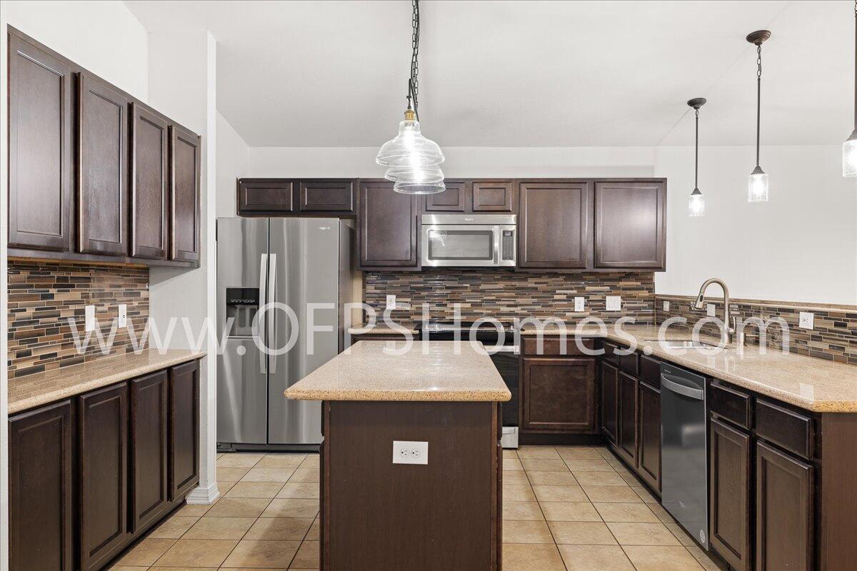 NAVARRE 2ND ADD - Residential Lease