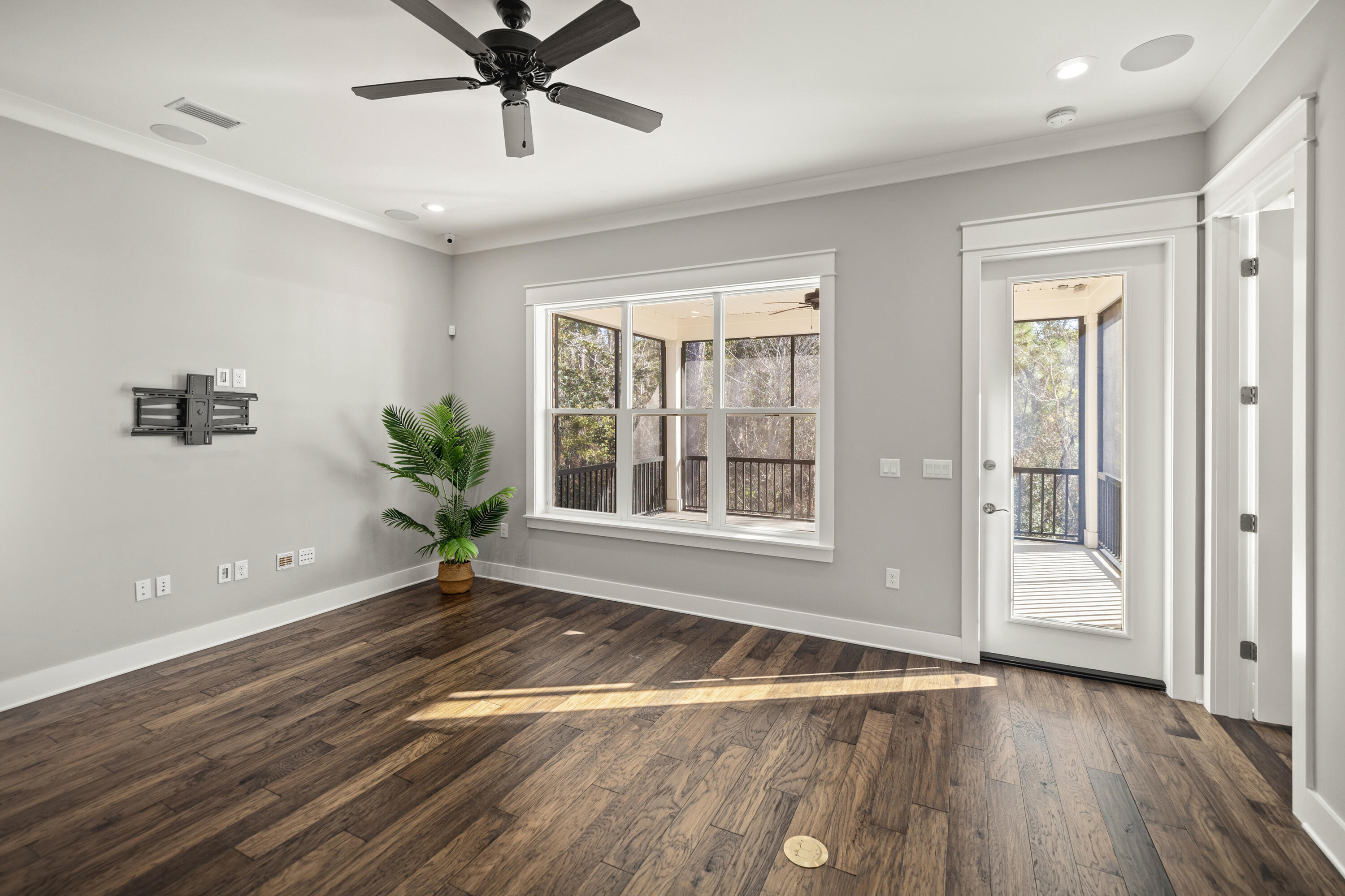 WATER'S EDGE - Residential