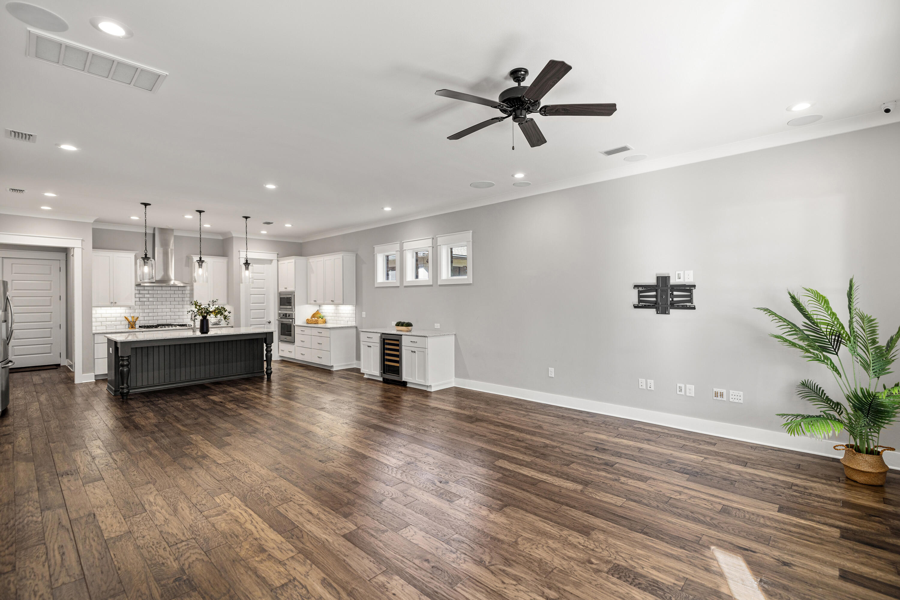 WATER'S EDGE - Residential