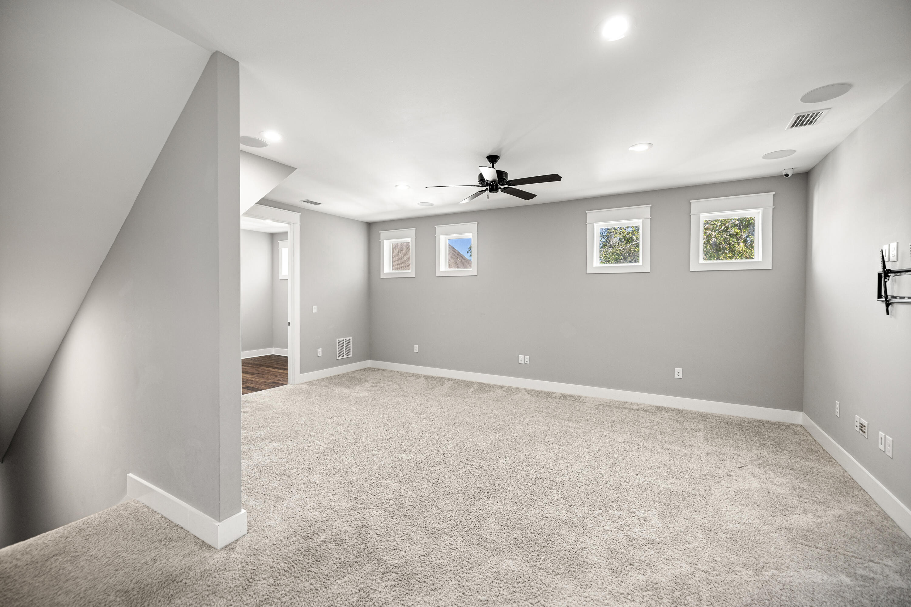 WATER'S EDGE - Residential