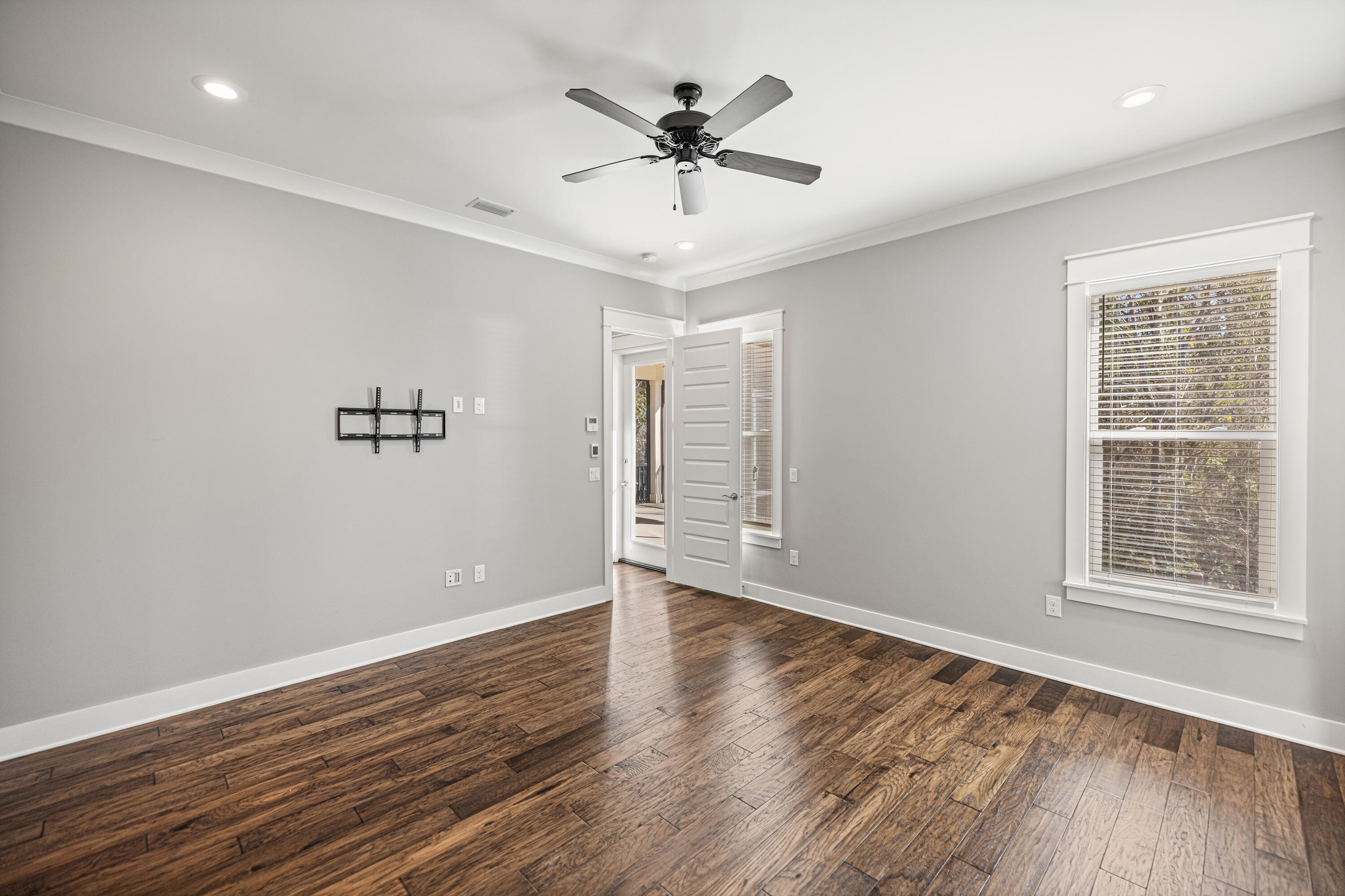 WATER'S EDGE - Residential