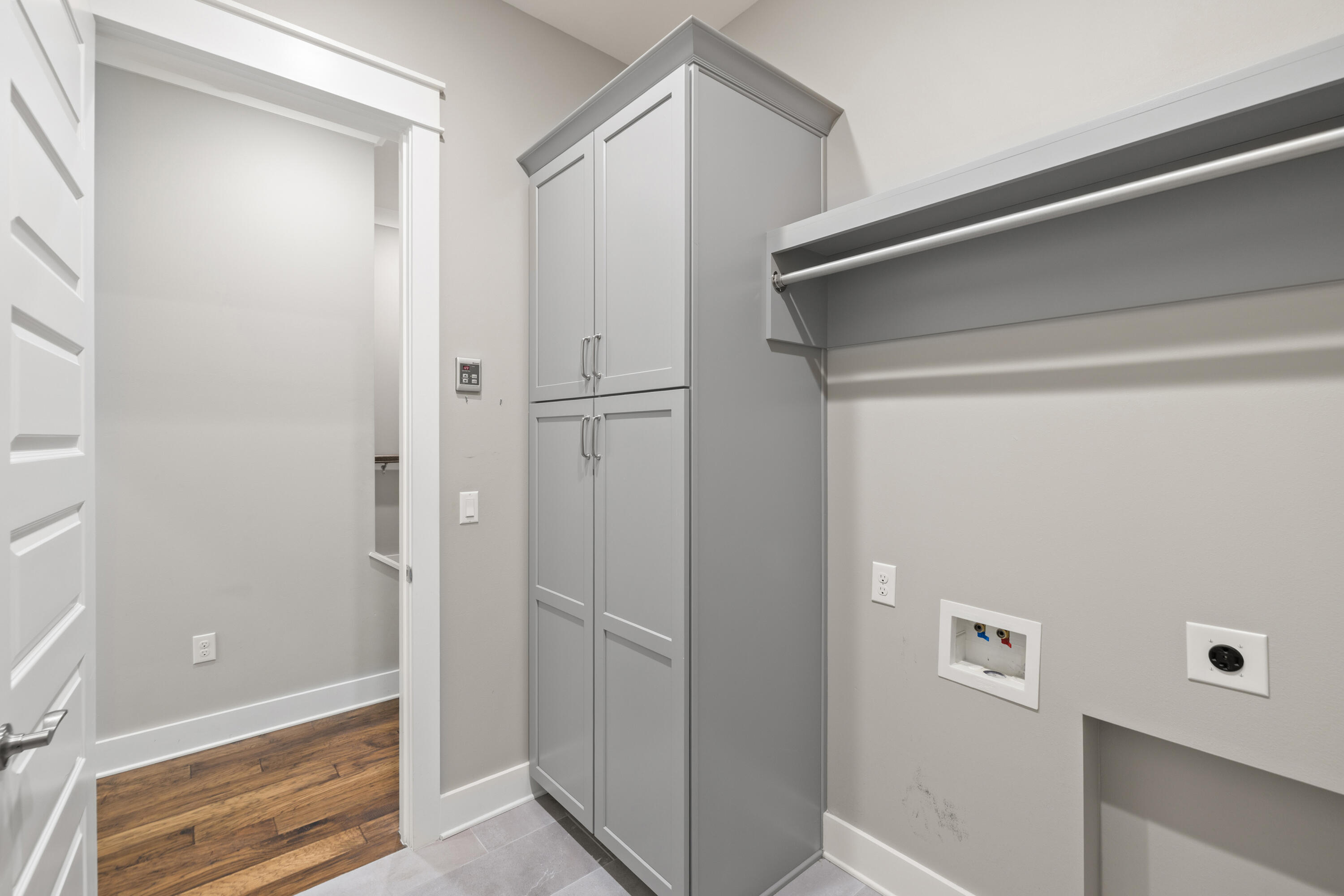 WATER'S EDGE - Residential