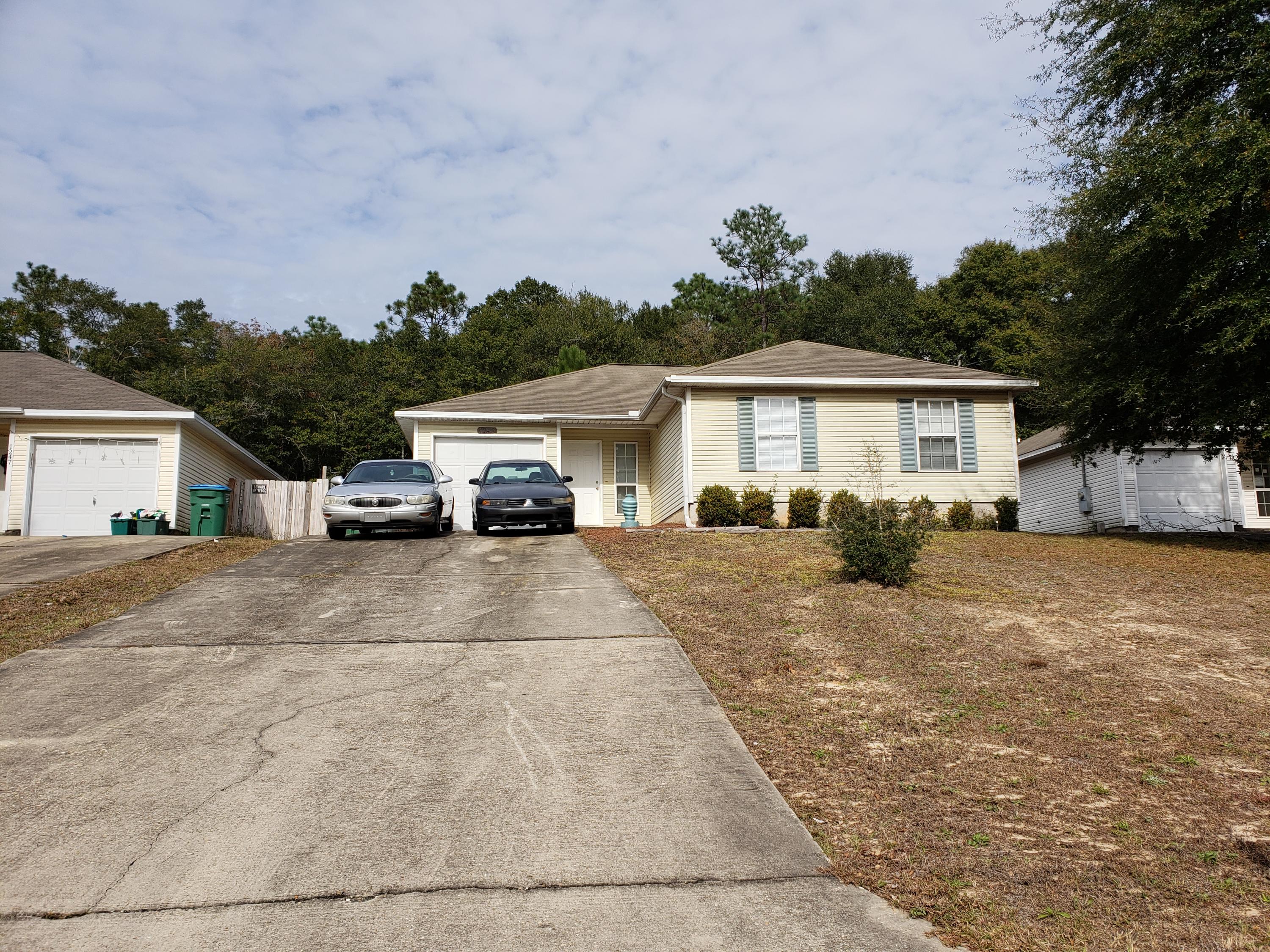 Great location on a dead end road. wood laminate floors . Low maintenance home. Seller will pay buyers allowable closing cost with accepted offer.