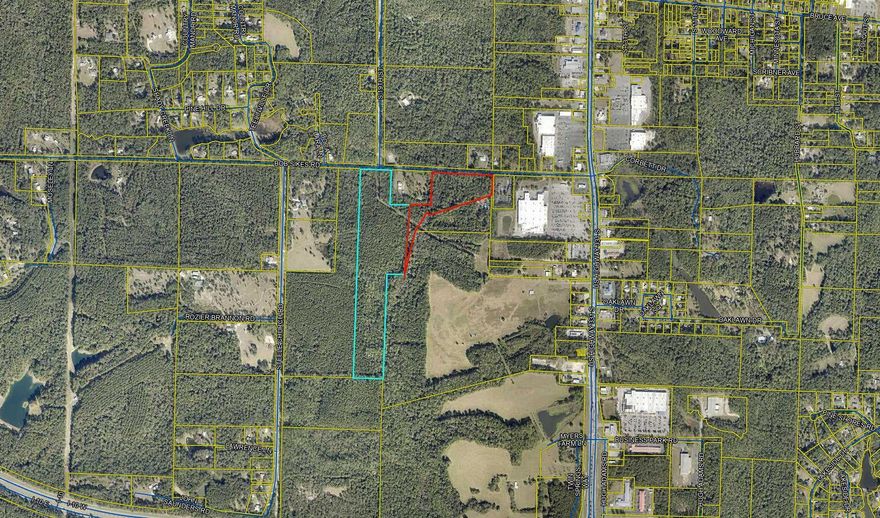 Approximately 41 +/- acre development tract with excellent location on Bob Sikes Rd in Defuniak Springs. Zoned R2 (medium density residential) which allows for 16 units per acre.