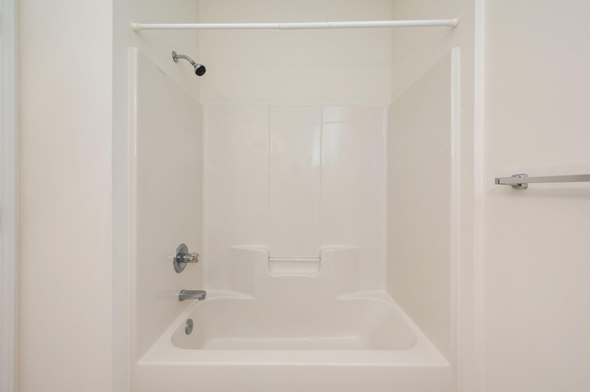 THE OAKS AT NICEVILLE - Residential Lease