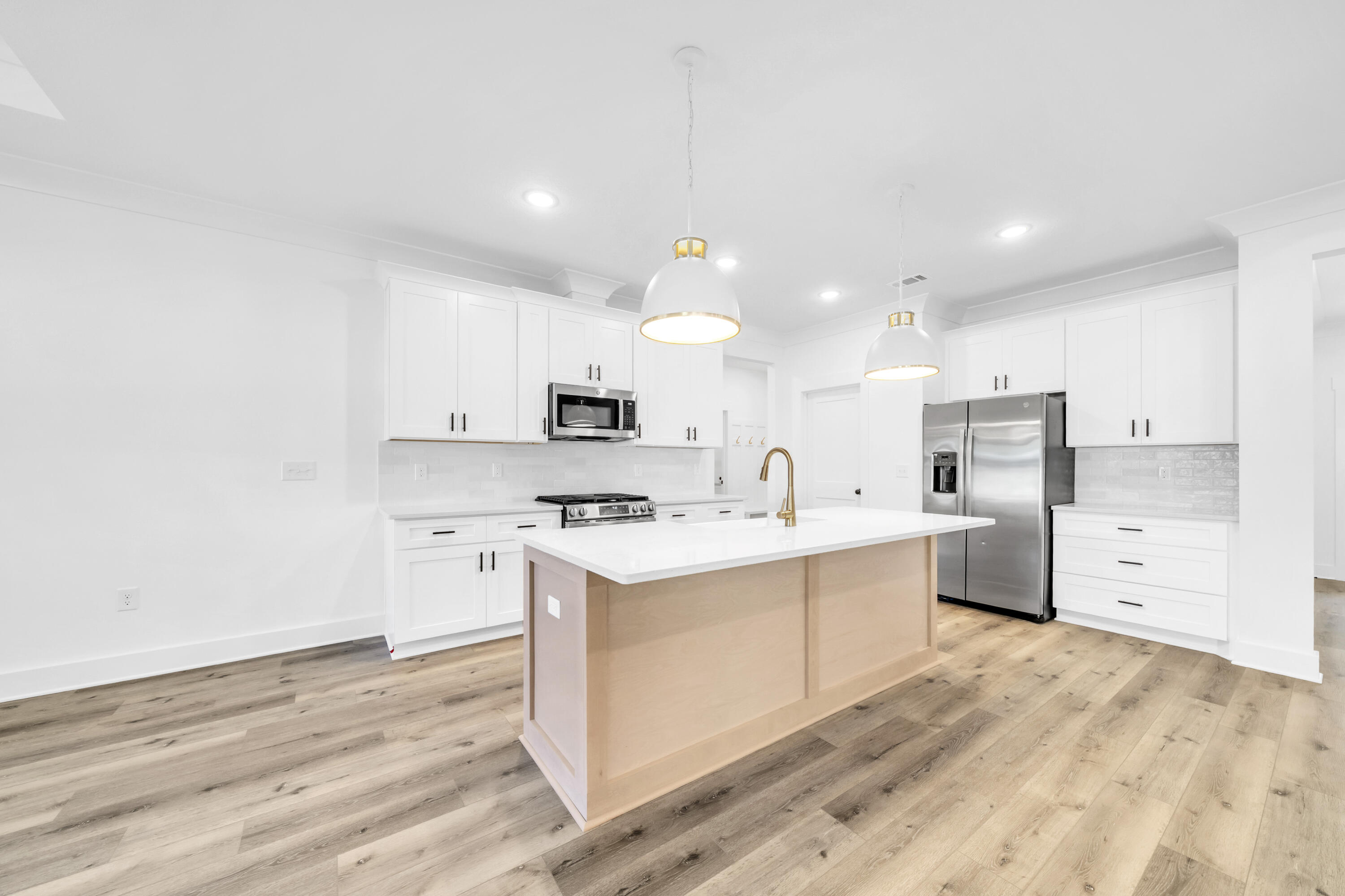 SEABREEZE ADD #3 LOT 2 BLK F - Residential