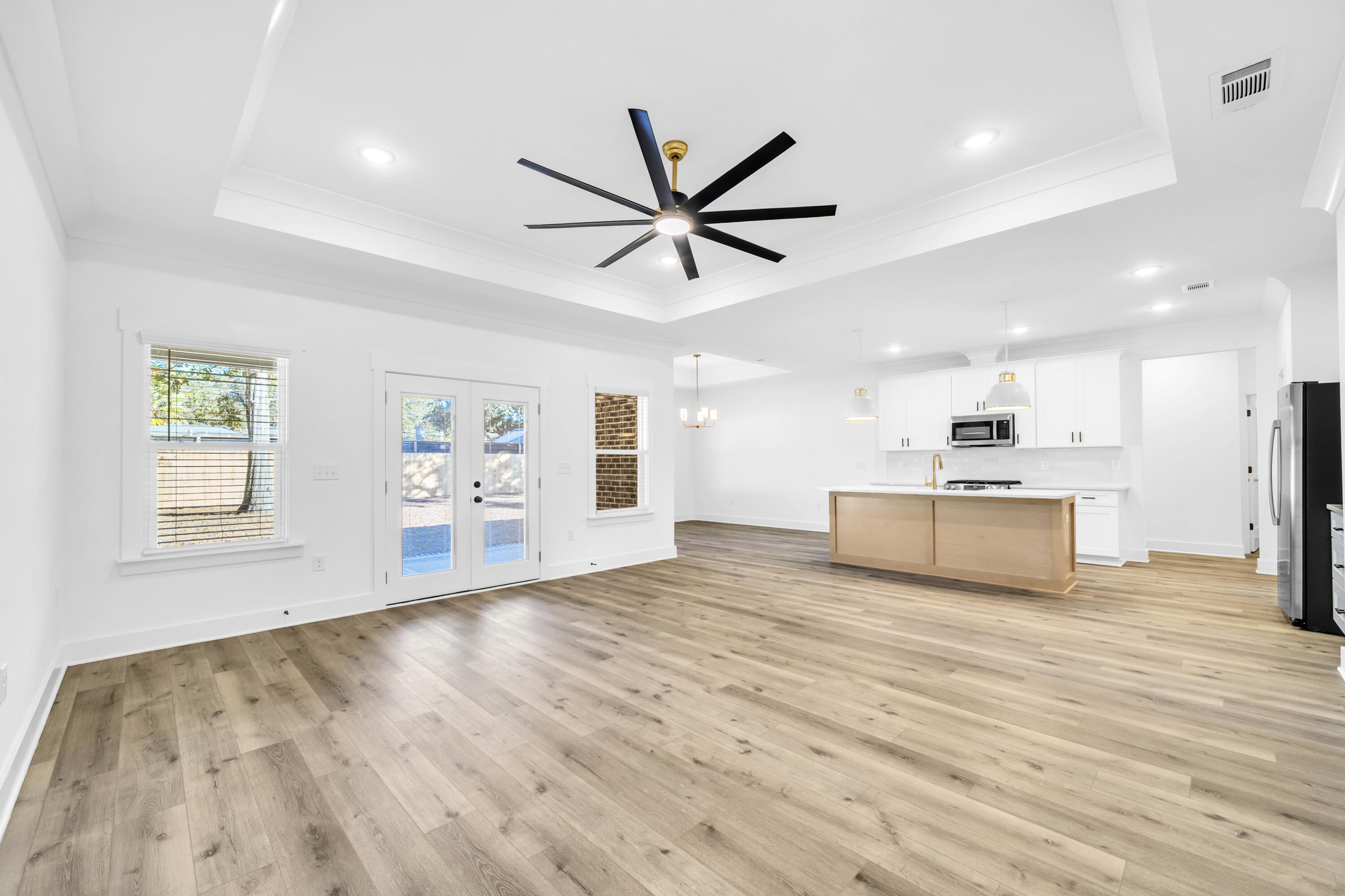 SEABREEZE ADD #3 LOT 2 BLK F - Residential