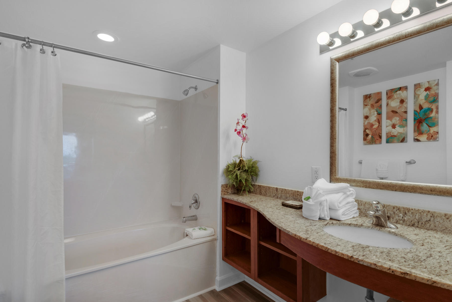 SPLASH CONDO - Residential