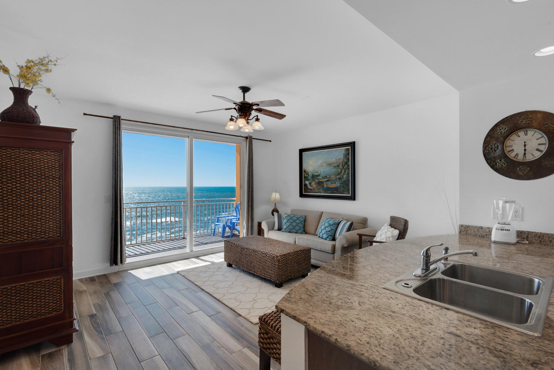 SPLASH CONDO - Residential