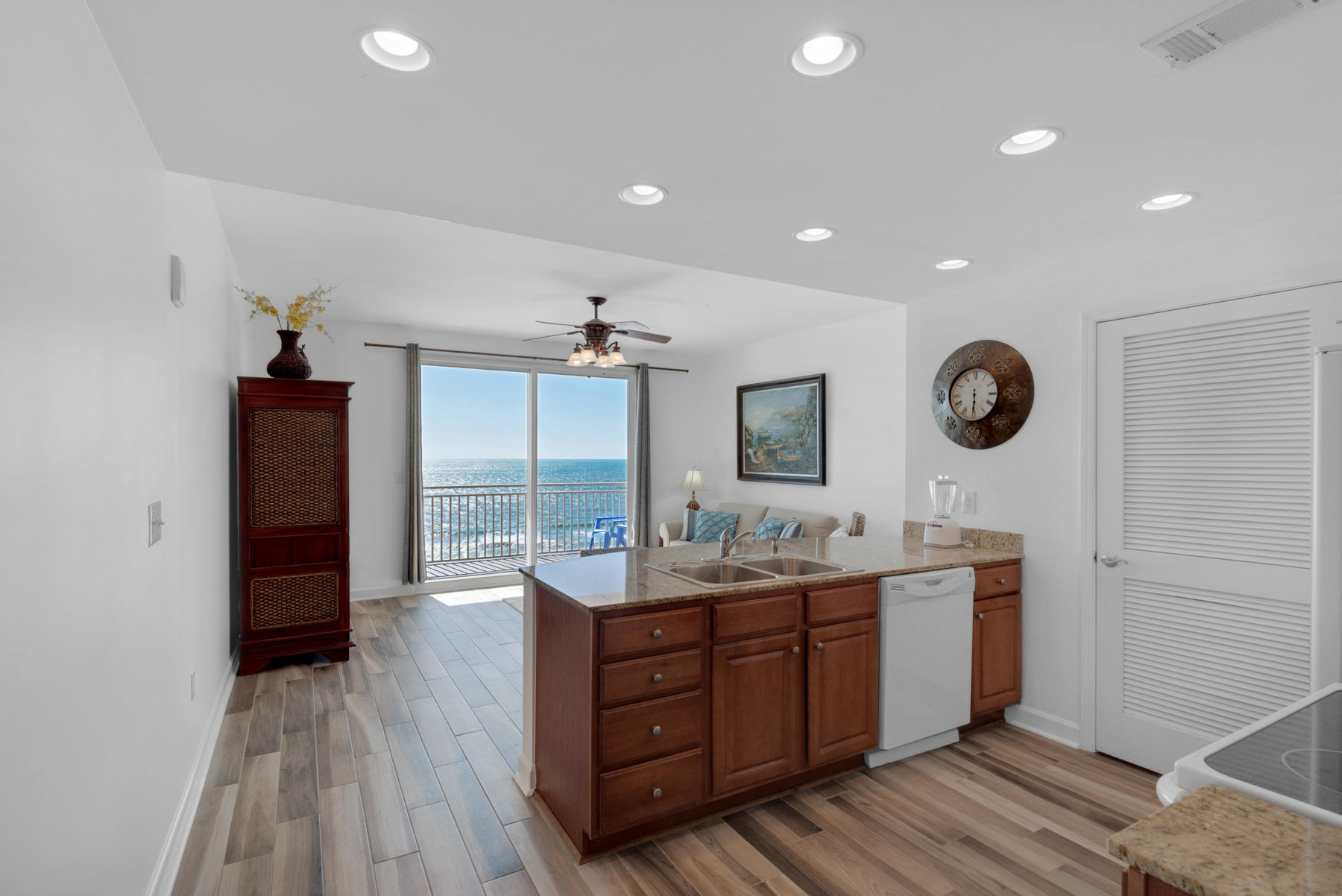 SPLASH CONDO - Residential