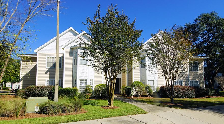 Great opportunity to own this emaculate move in ready ground floor unit at The Oaks. Just professionaly painted interior including new carpeting.The Oaks is centrally located close to Eglin, Duke, and NW FL State College. Just across the mid-bay bridge are the beautiful white sand beaches of the Gulf of Mexico and plenty of shopping a dinning.You won't be disappointed!!!