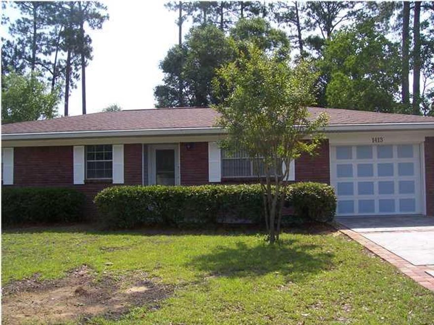 Solid home priced to sell in heart of Niceville! 3 bedrooms, living room, and a charming kitchen/dining room. Sliding doors in kitchen lead to large fenced yard. One car garage with electric garage door opener. Call today! Convenient to schools and shopping. Buyer to verify anything deemed important including, but not limited to, square footage/dimensions. HVAC 2014. In-ground sprinklers. Fantastic starter home or investment property.