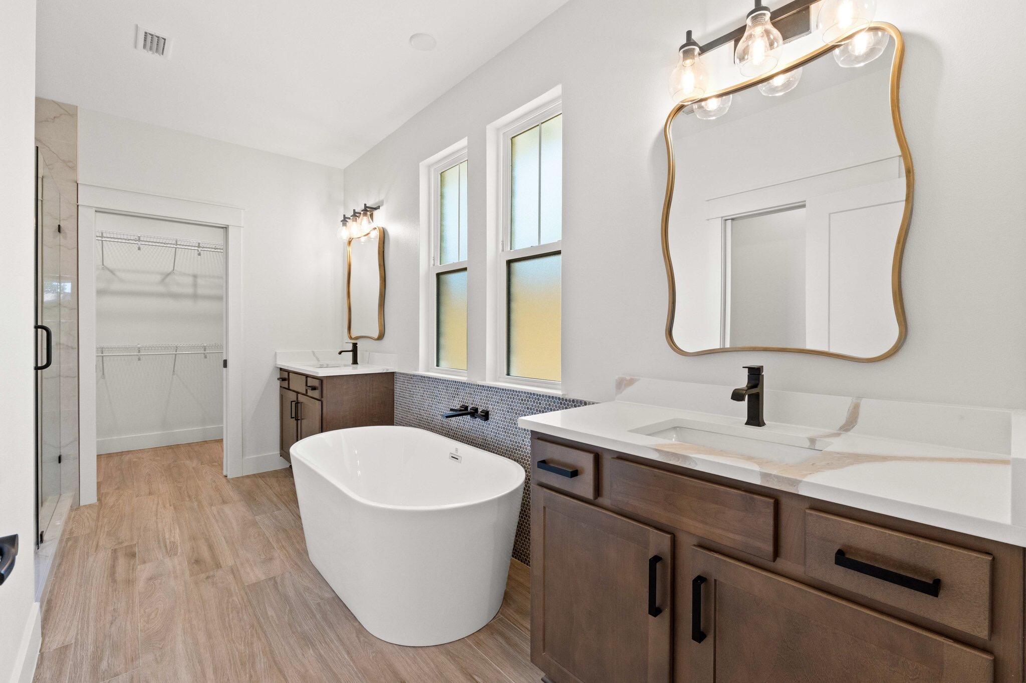 ELLIOTTS POINT 7TH ADDN - Residential