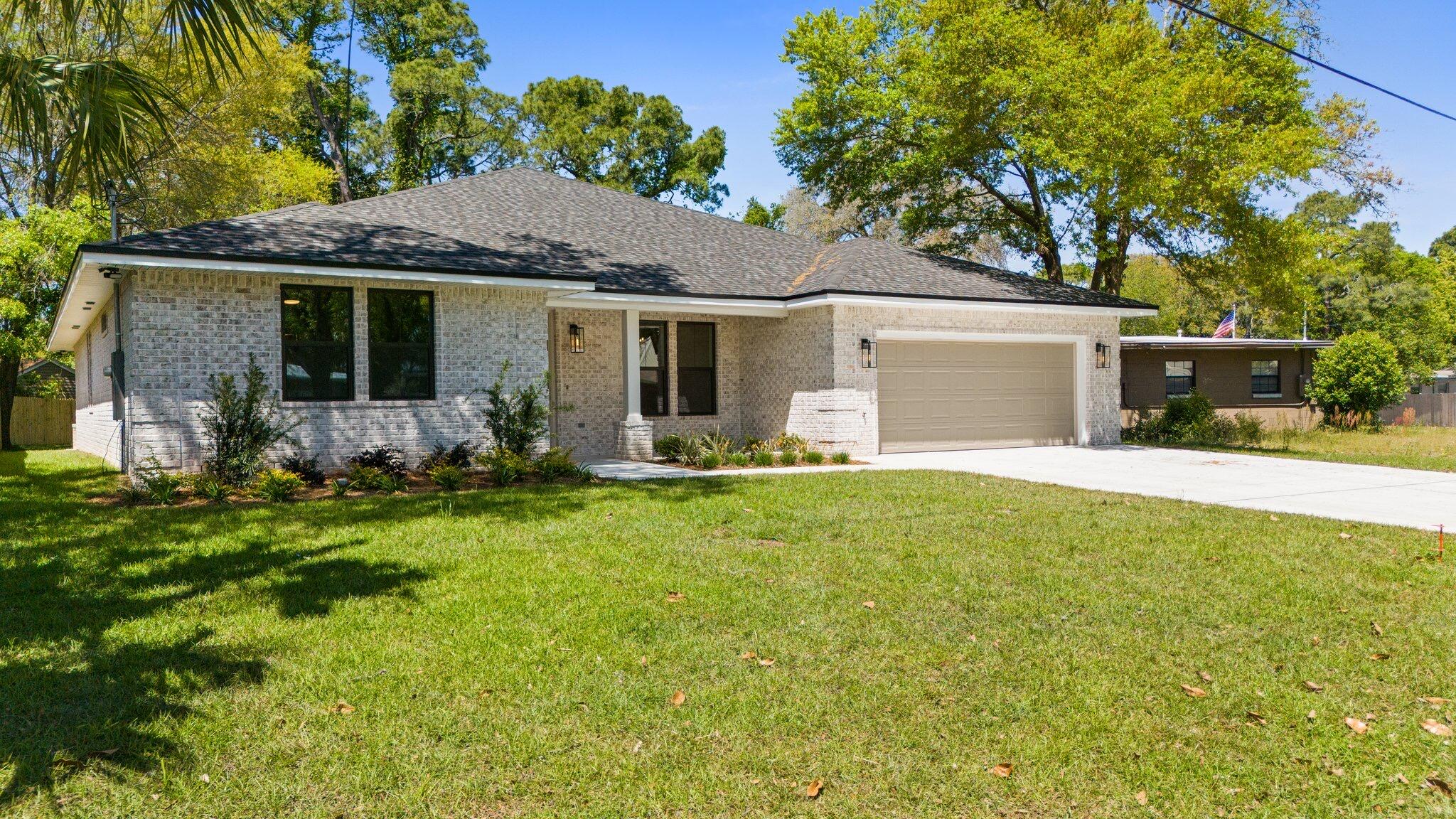 ELLIOTTS POINT 7TH ADDN - Residential
