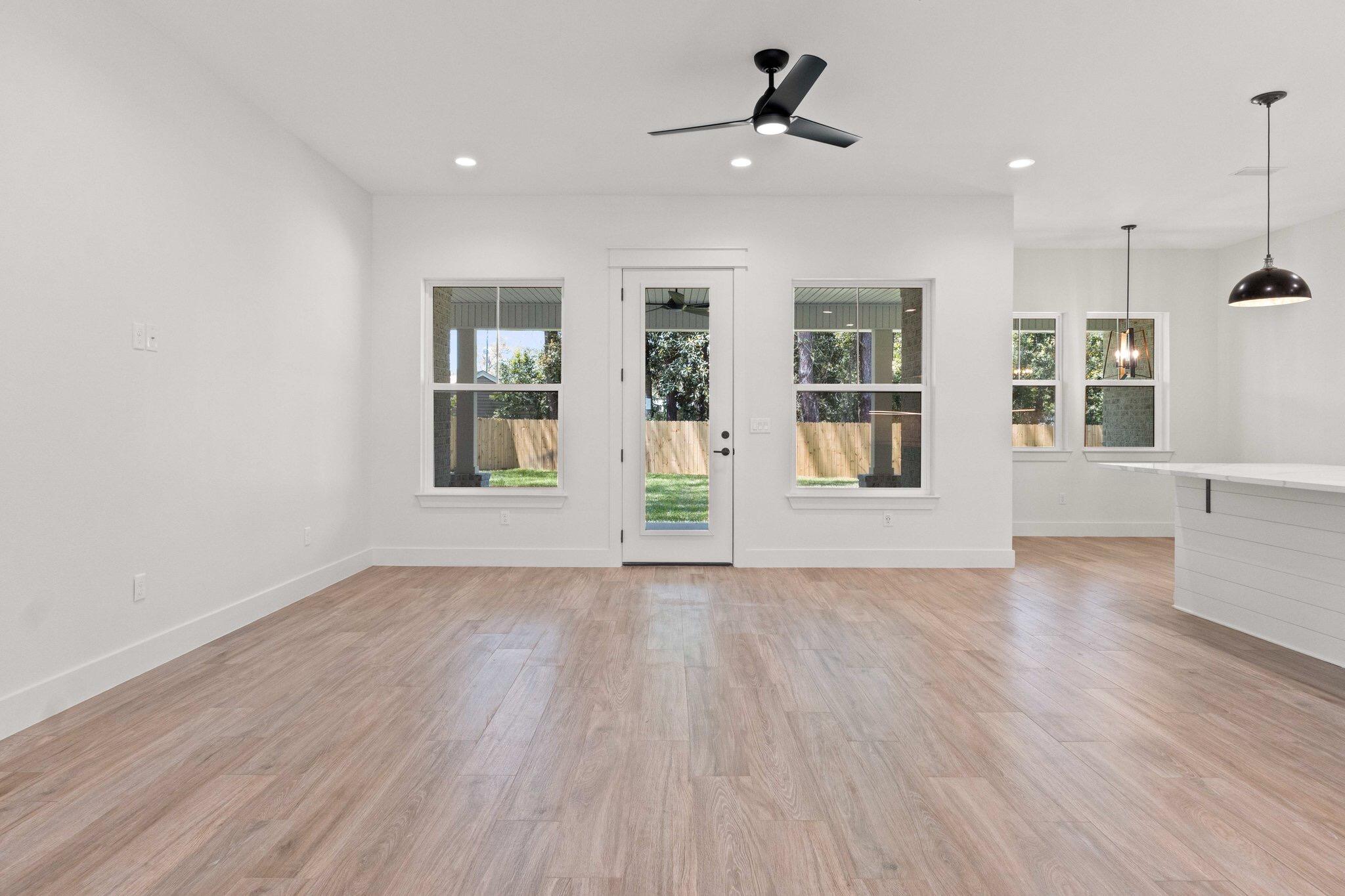 ELLIOTTS POINT 7TH ADDN - Residential