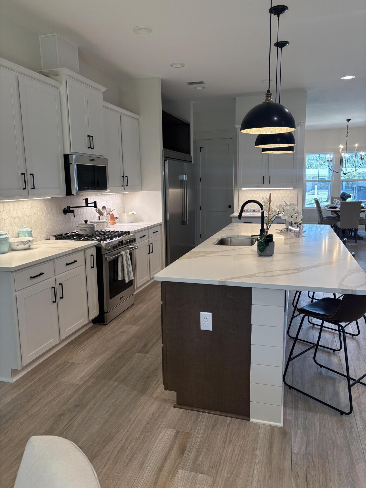 ELLIOTTS POINT 7TH ADDN - Residential