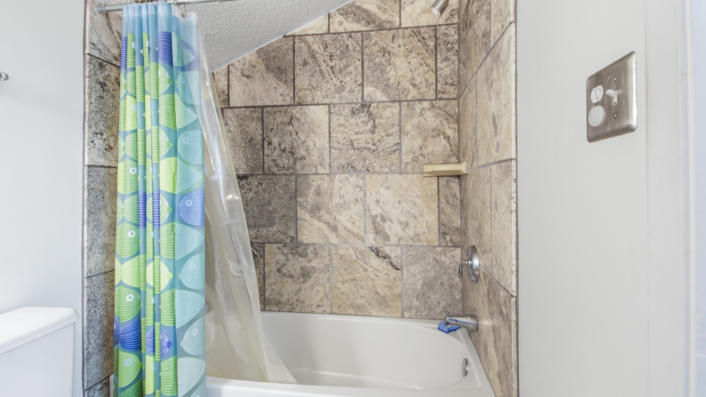 EMERALD SHORES - Residential