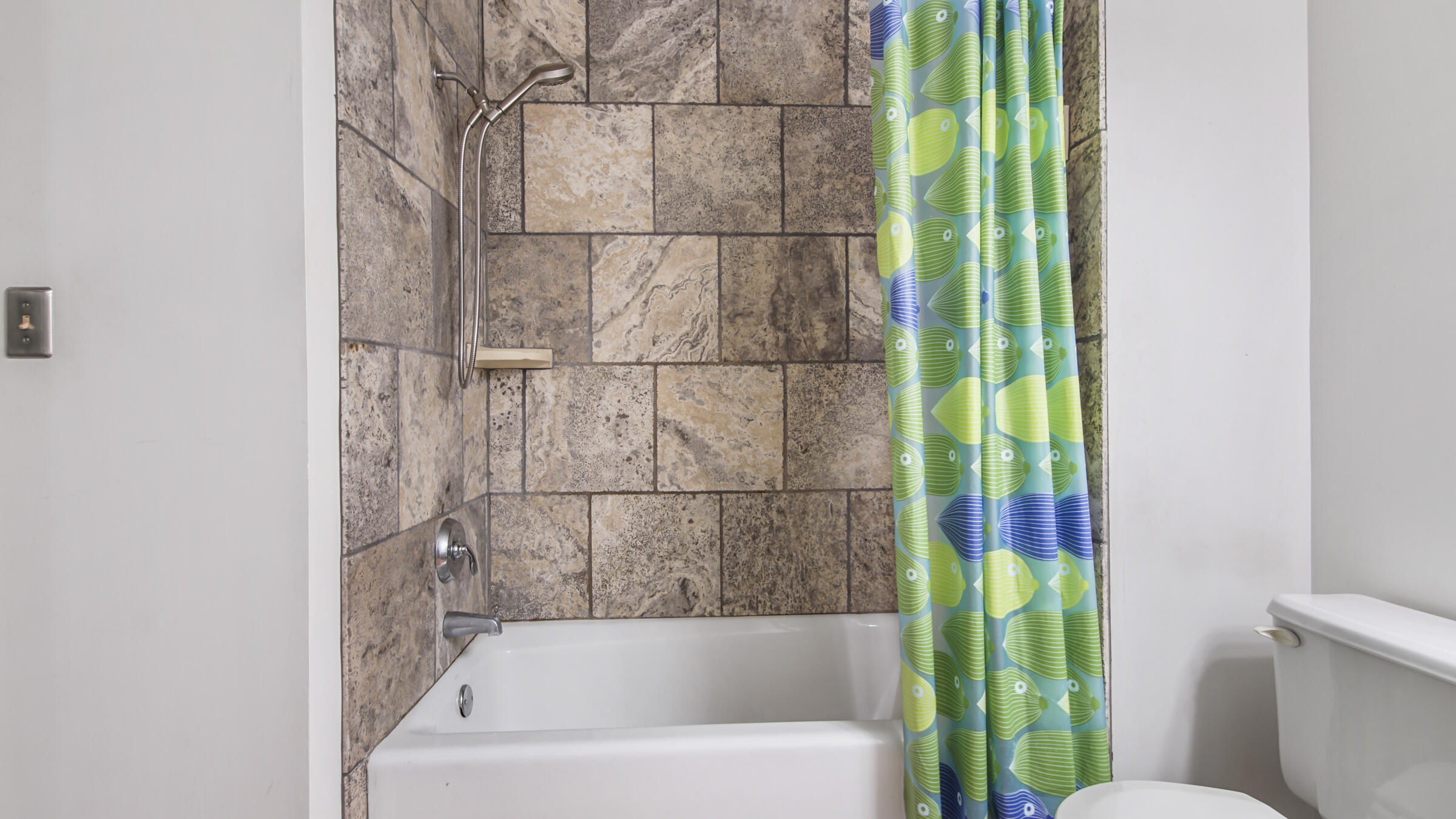 EMERALD SHORES - Residential