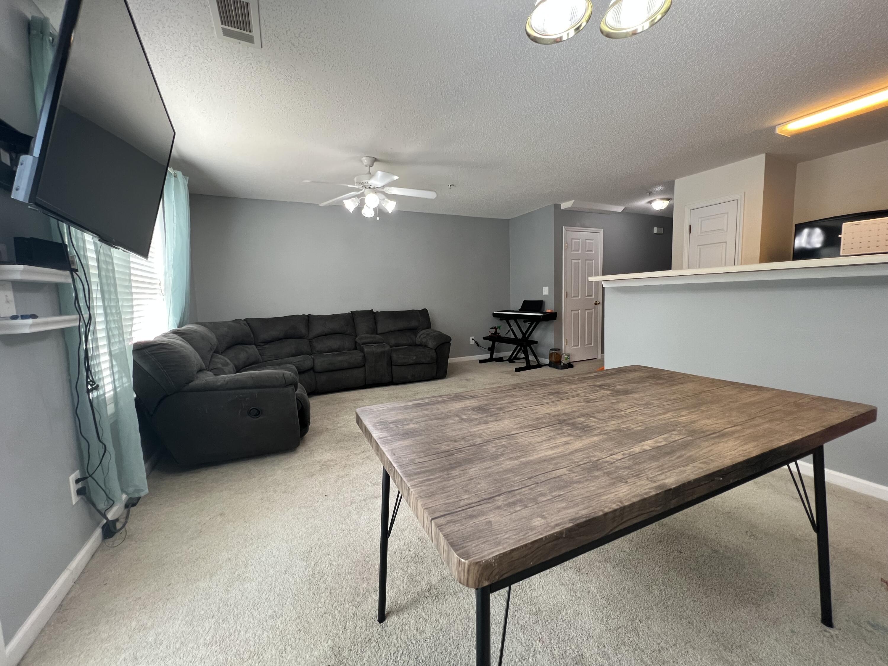 ROLLING PINES - Residential