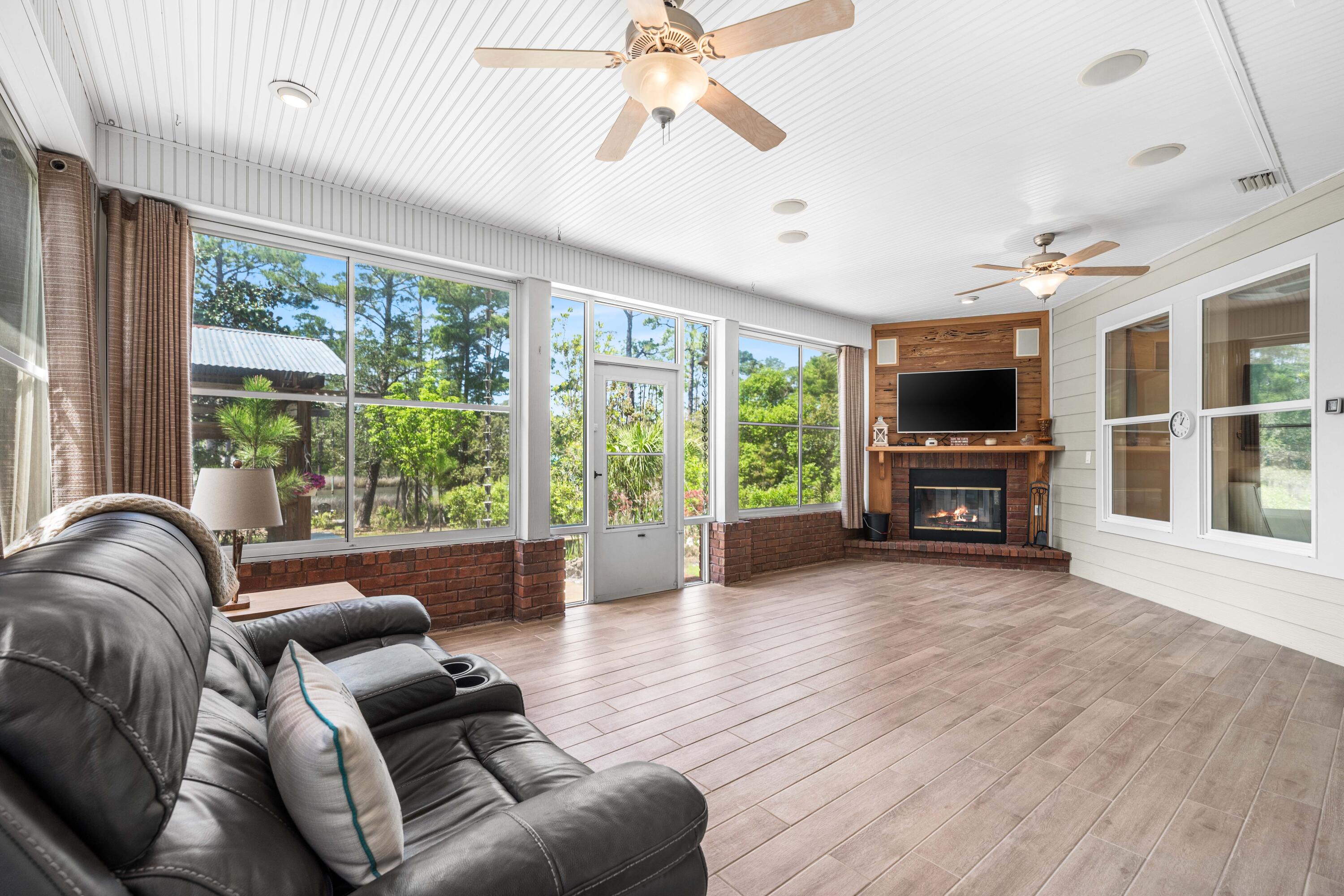 BAYOU POINT - Residential