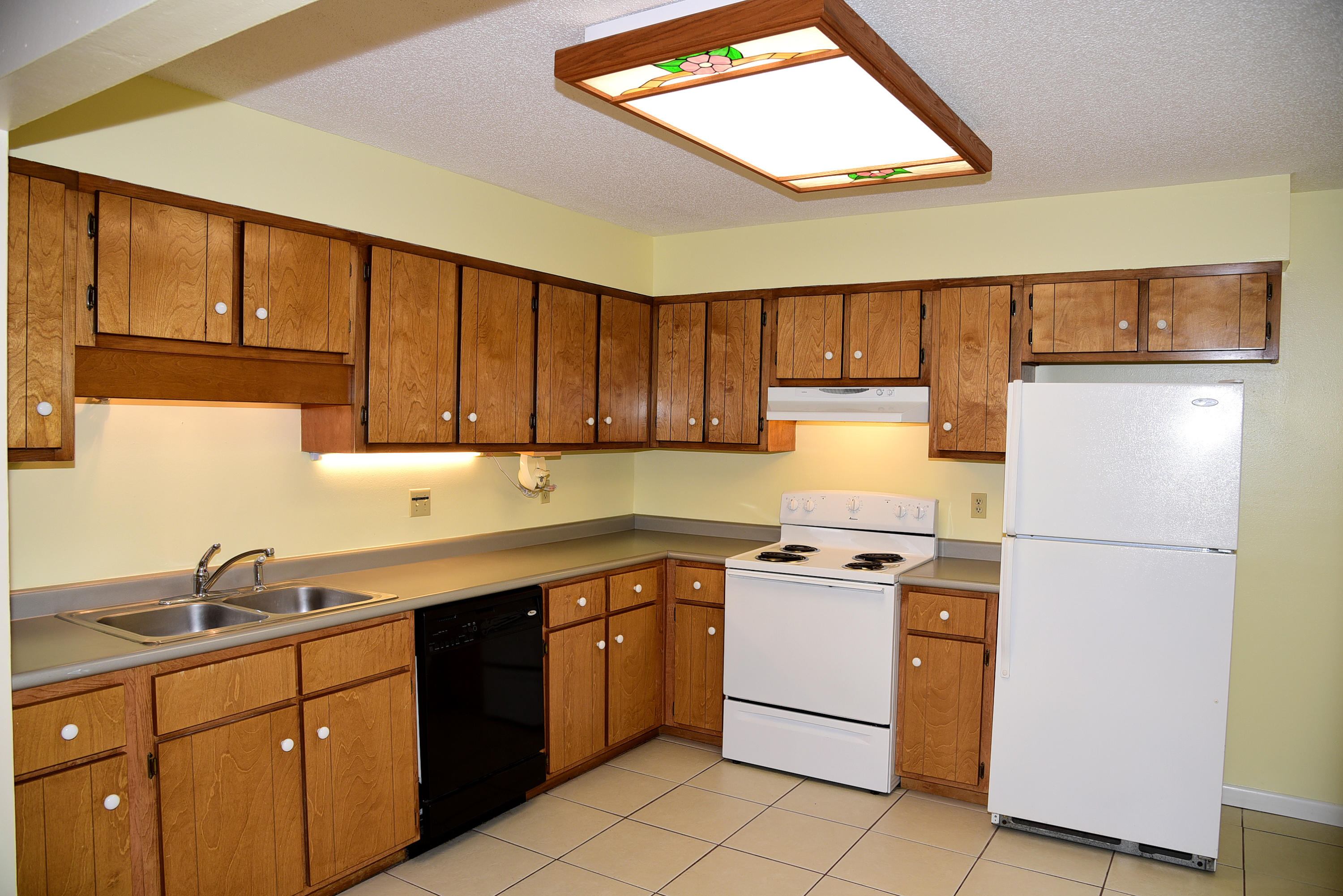 KELLY HILL ESTATES - Residential Lease