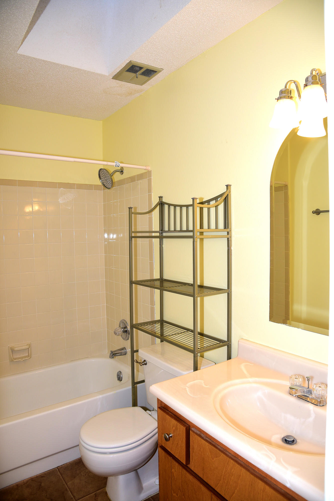 KELLY HILL ESTATES - Residential Lease