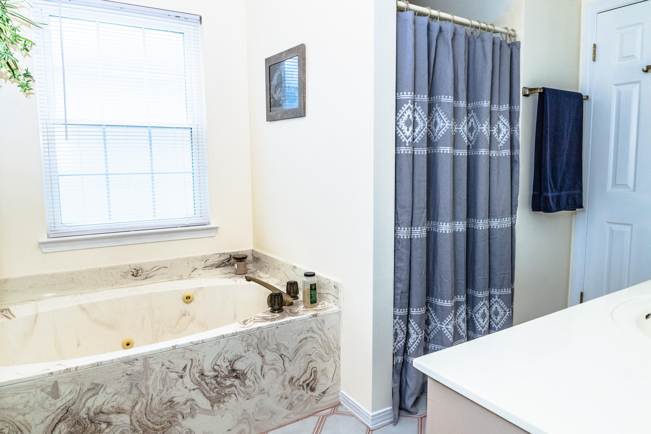 EMERALD GARDENS - Residential