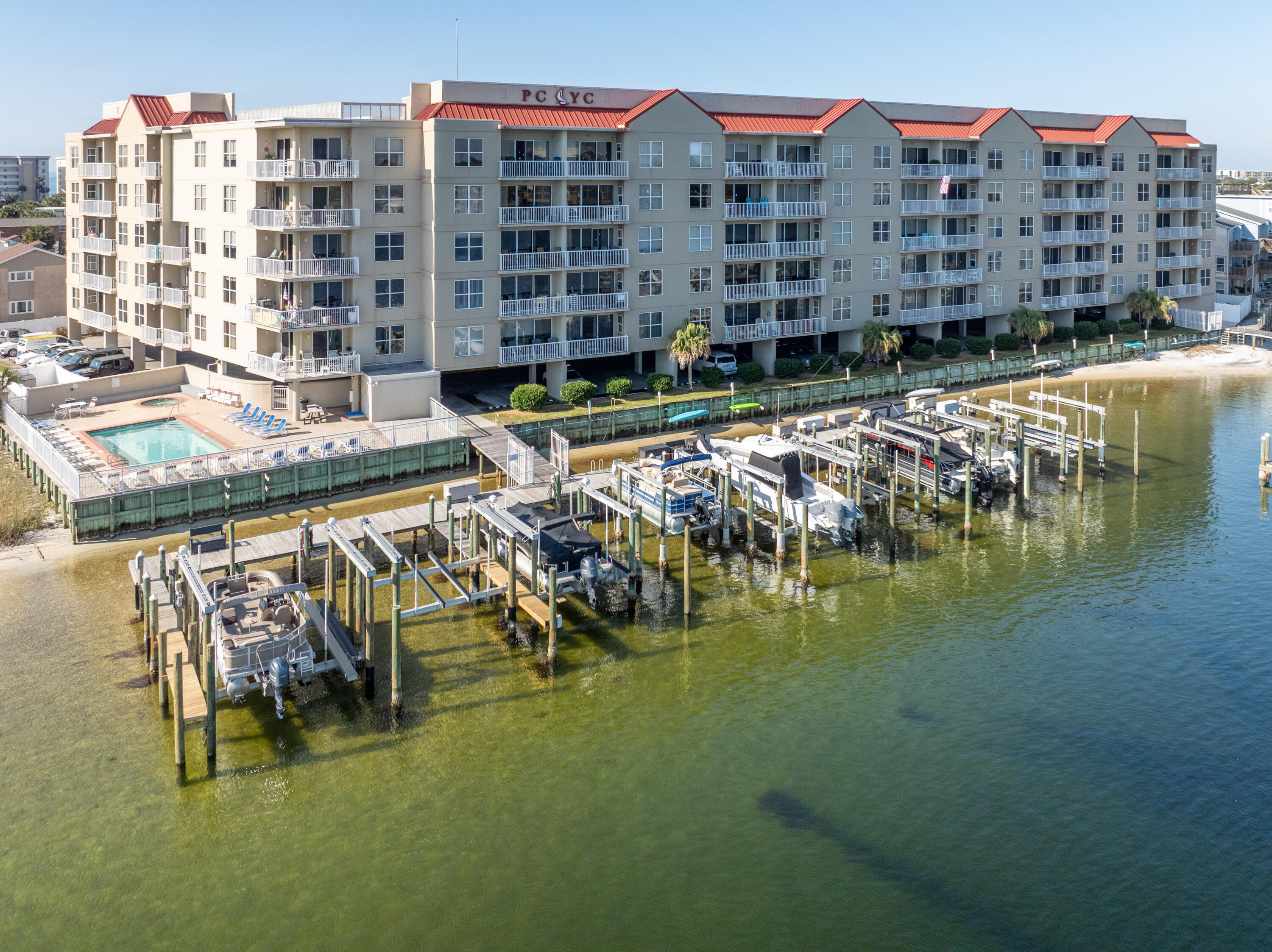 PALM COURT YACHT CLUB - Residential