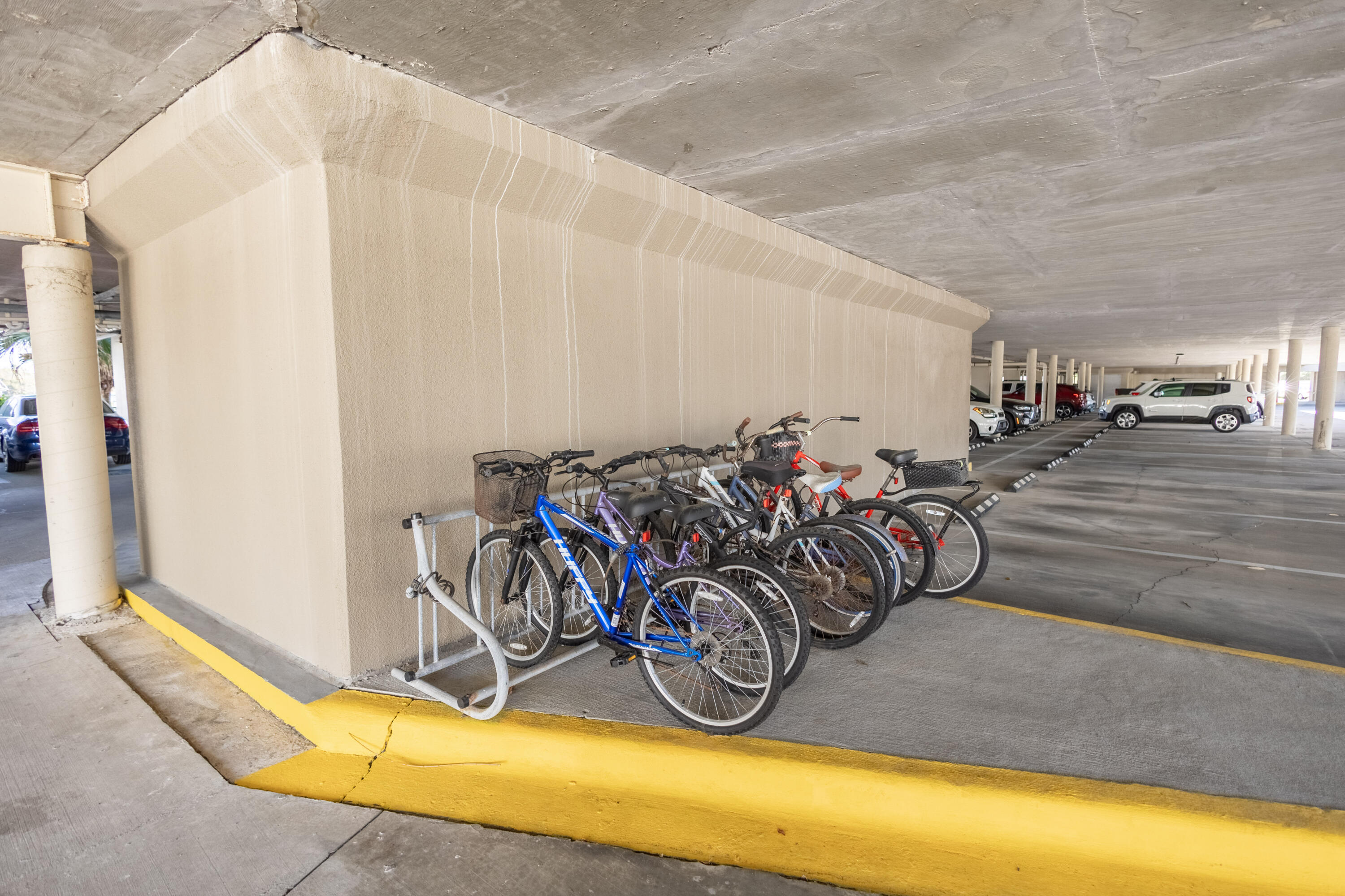 PALM COURT YACHT CLUB - Residential