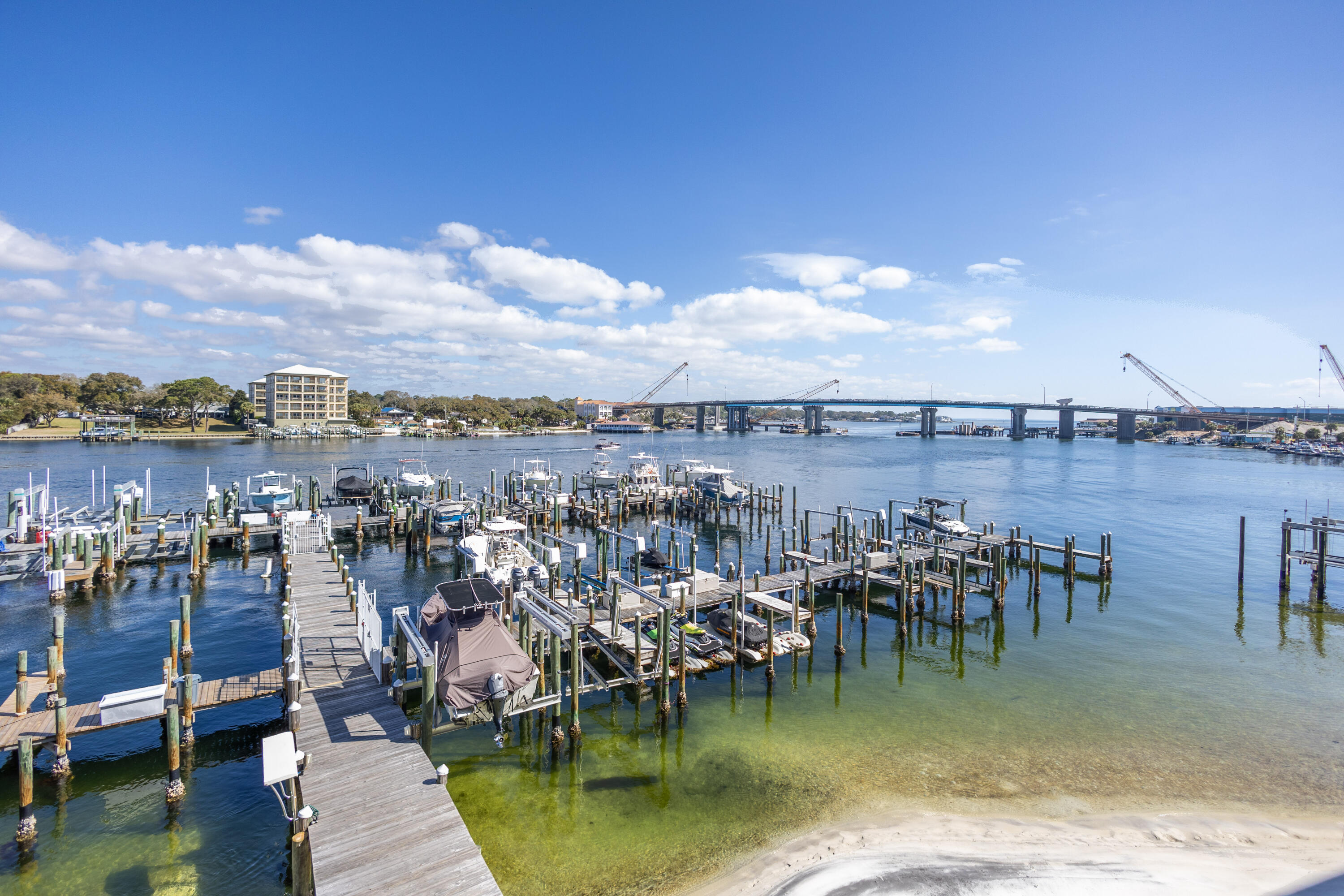 PALM COURT YACHT CLUB - Residential