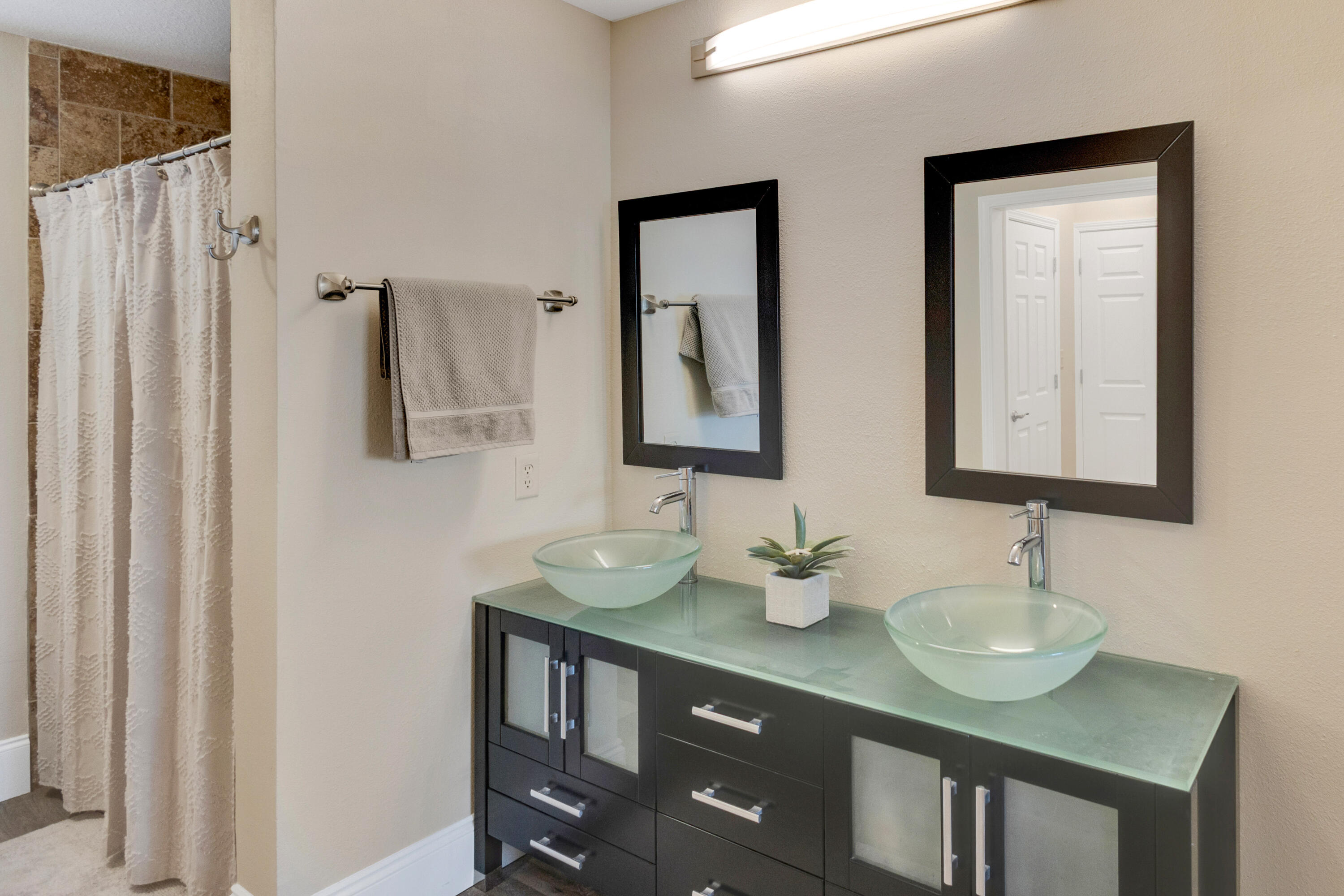 PALM COURT YACHT CLUB - Residential