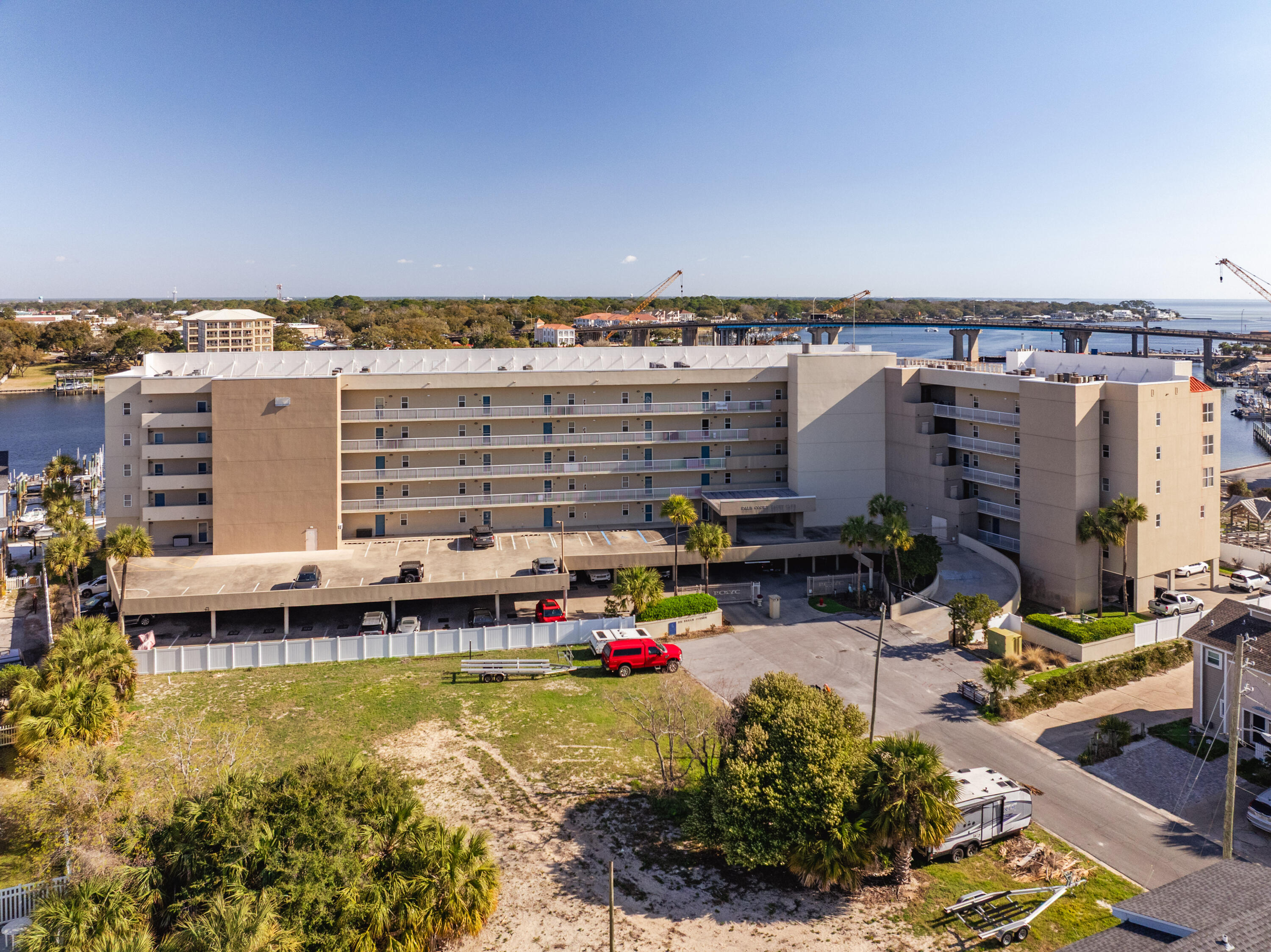 PALM COURT YACHT CLUB - Residential