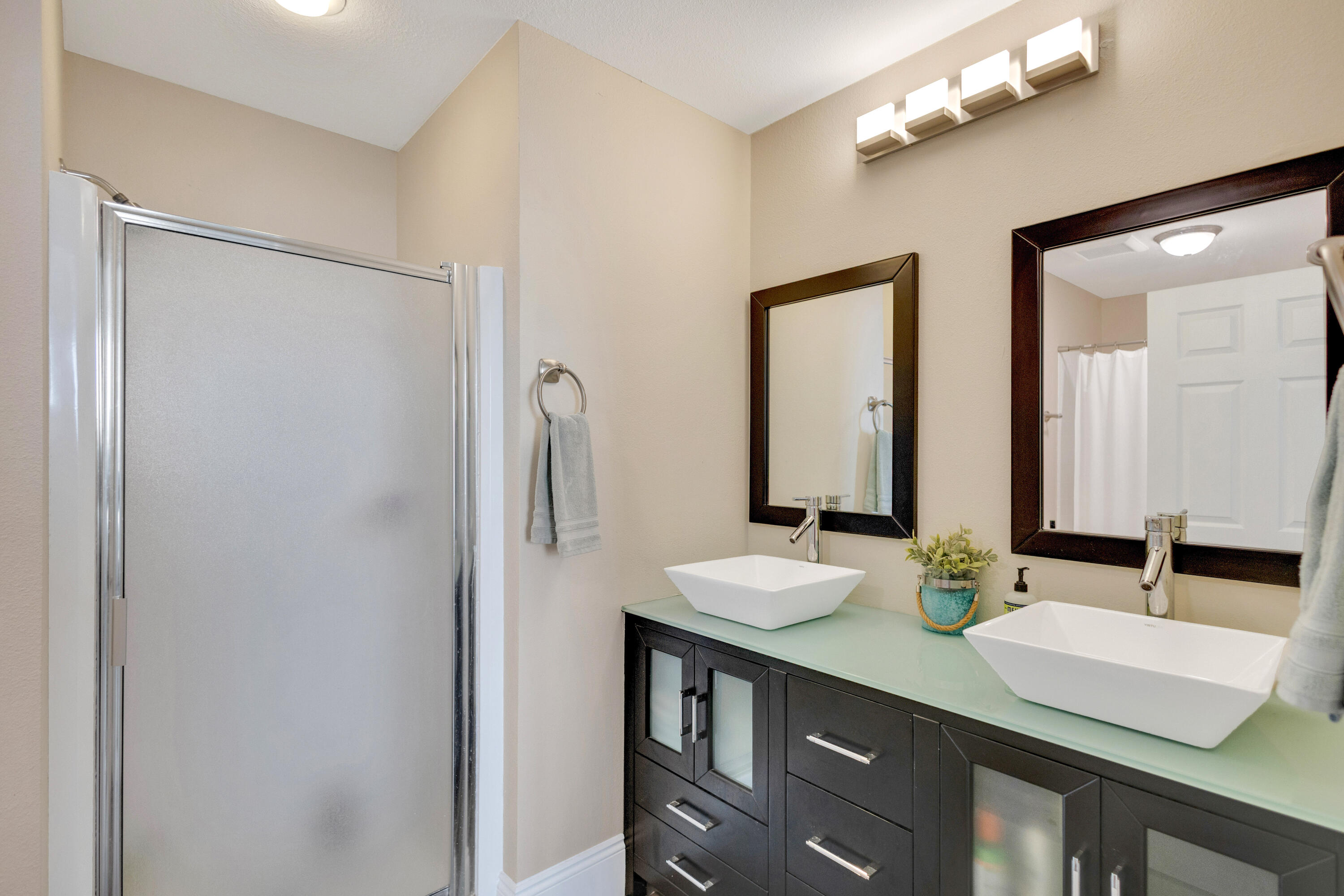 PALM COURT YACHT CLUB - Residential