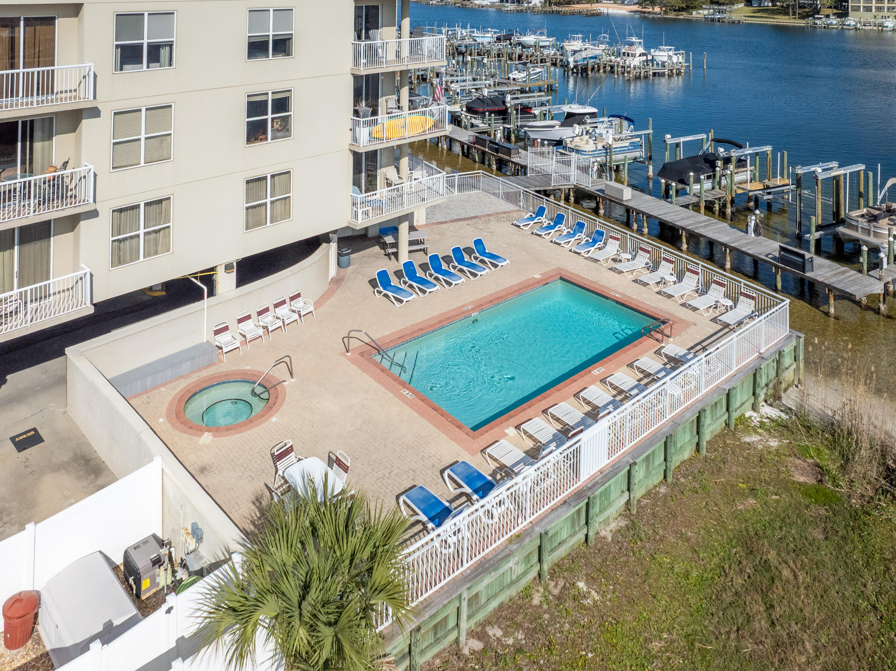 PALM COURT YACHT CLUB - Residential