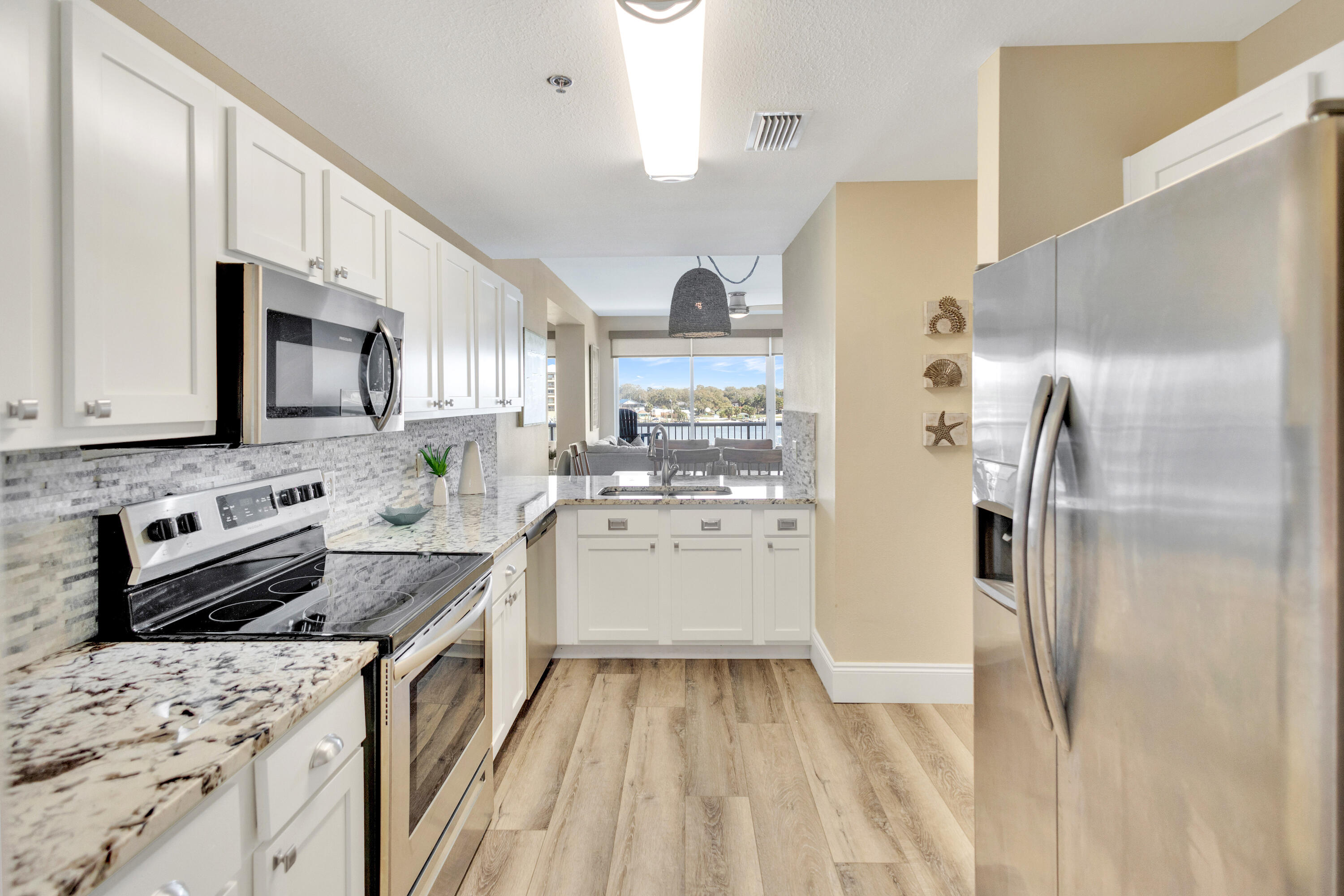 PALM COURT YACHT CLUB - Residential