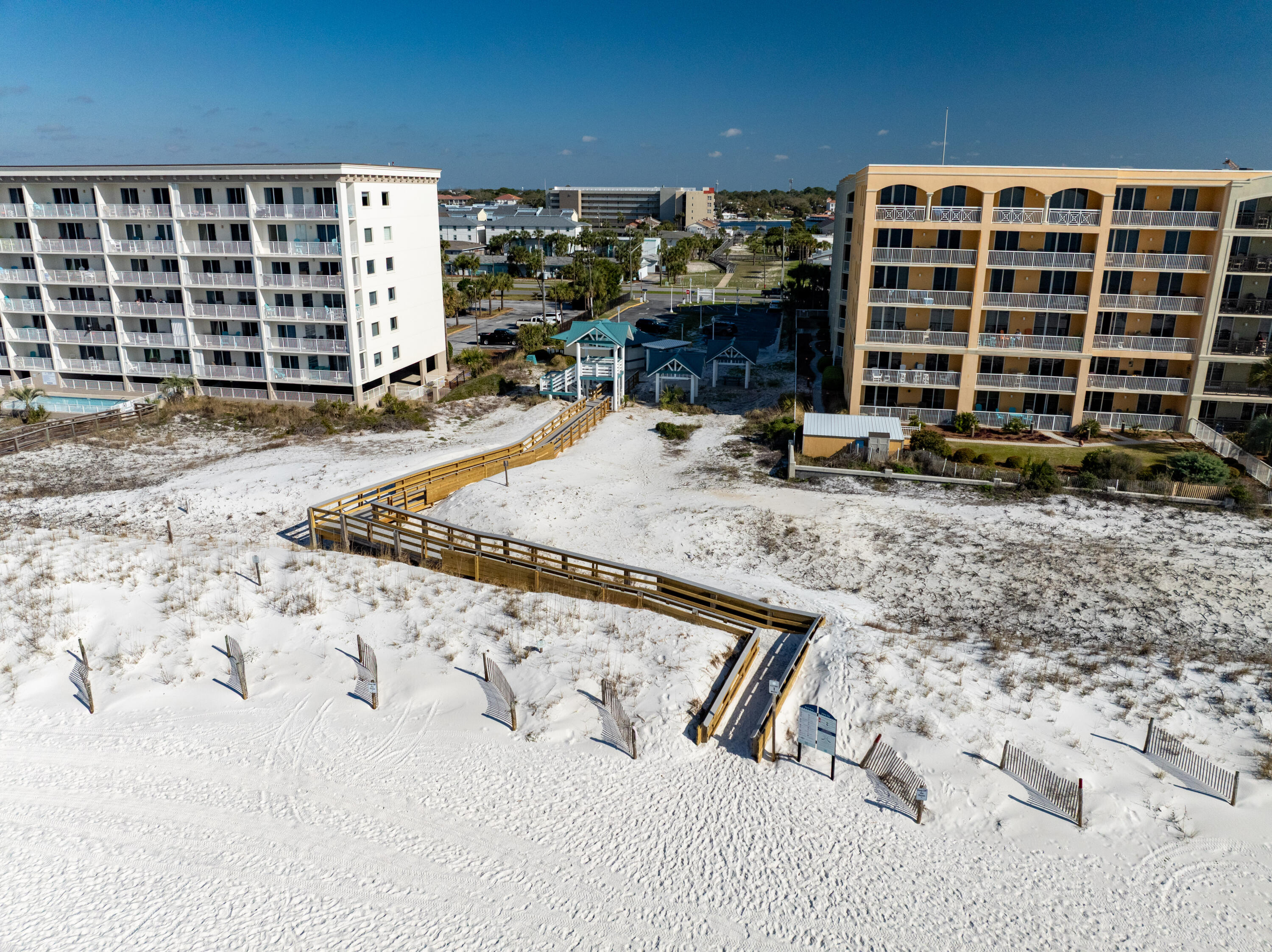 PALM COURT YACHT CLUB - Residential