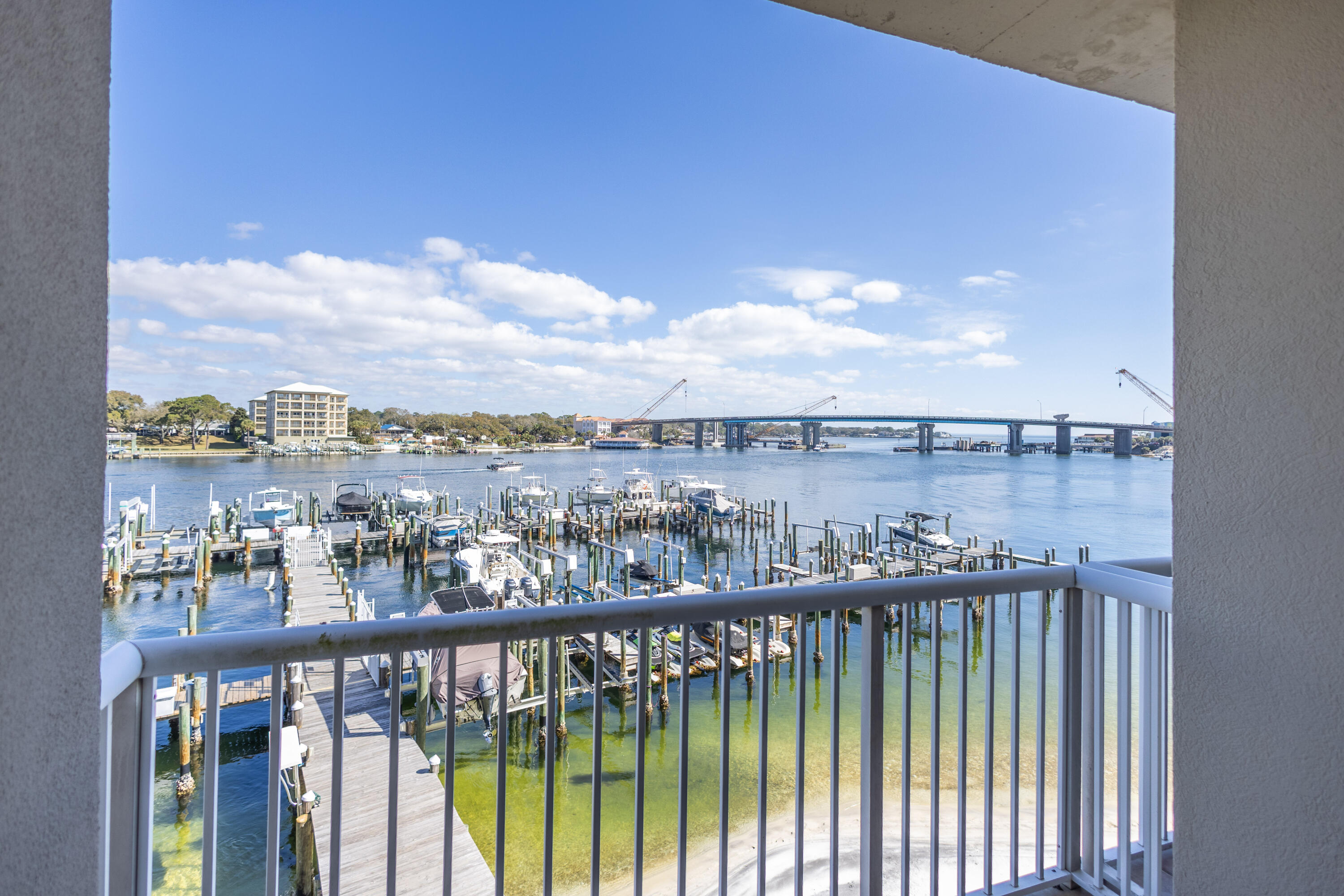 PALM COURT YACHT CLUB - Residential