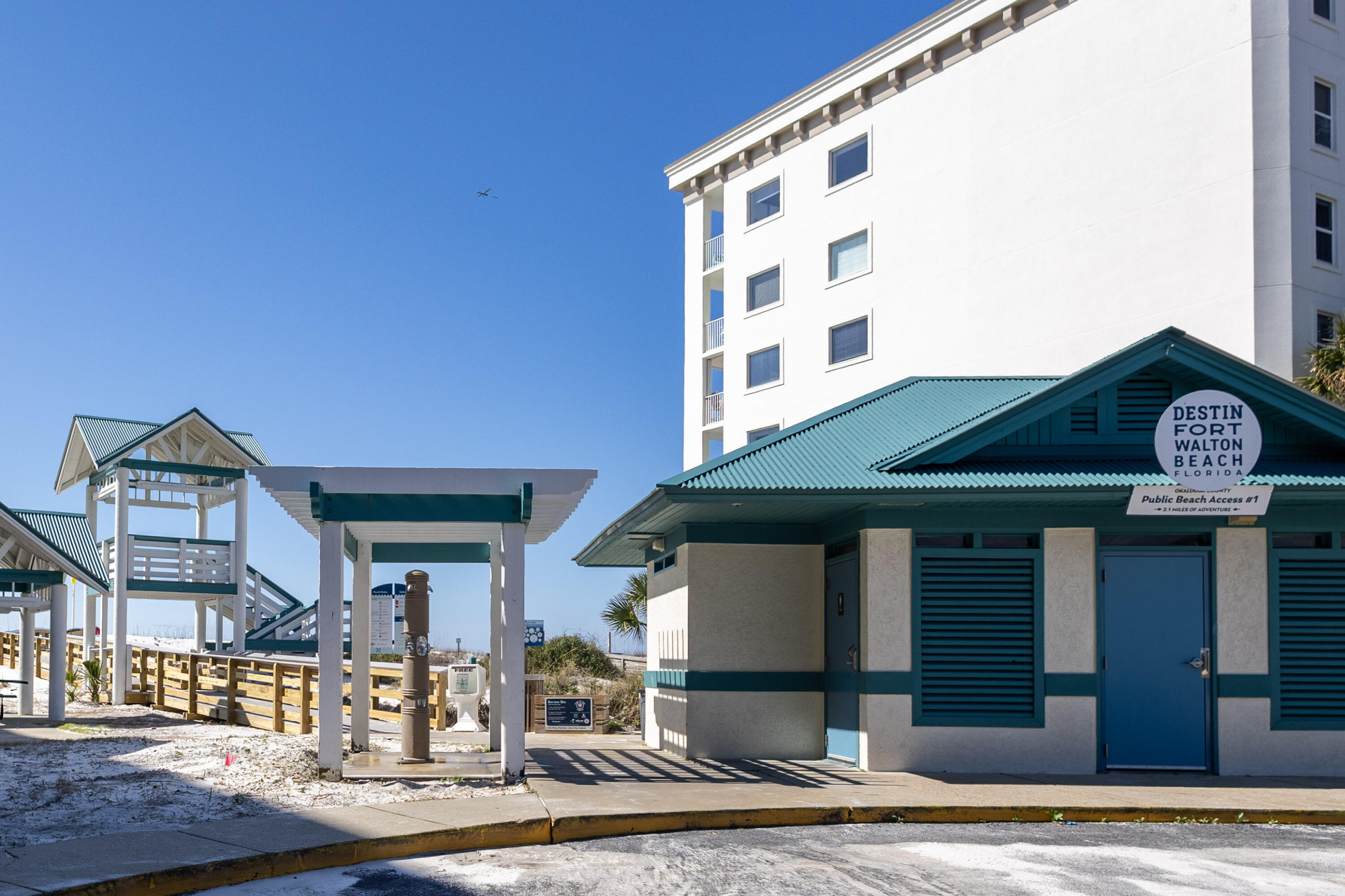 PALM COURT YACHT CLUB - Residential