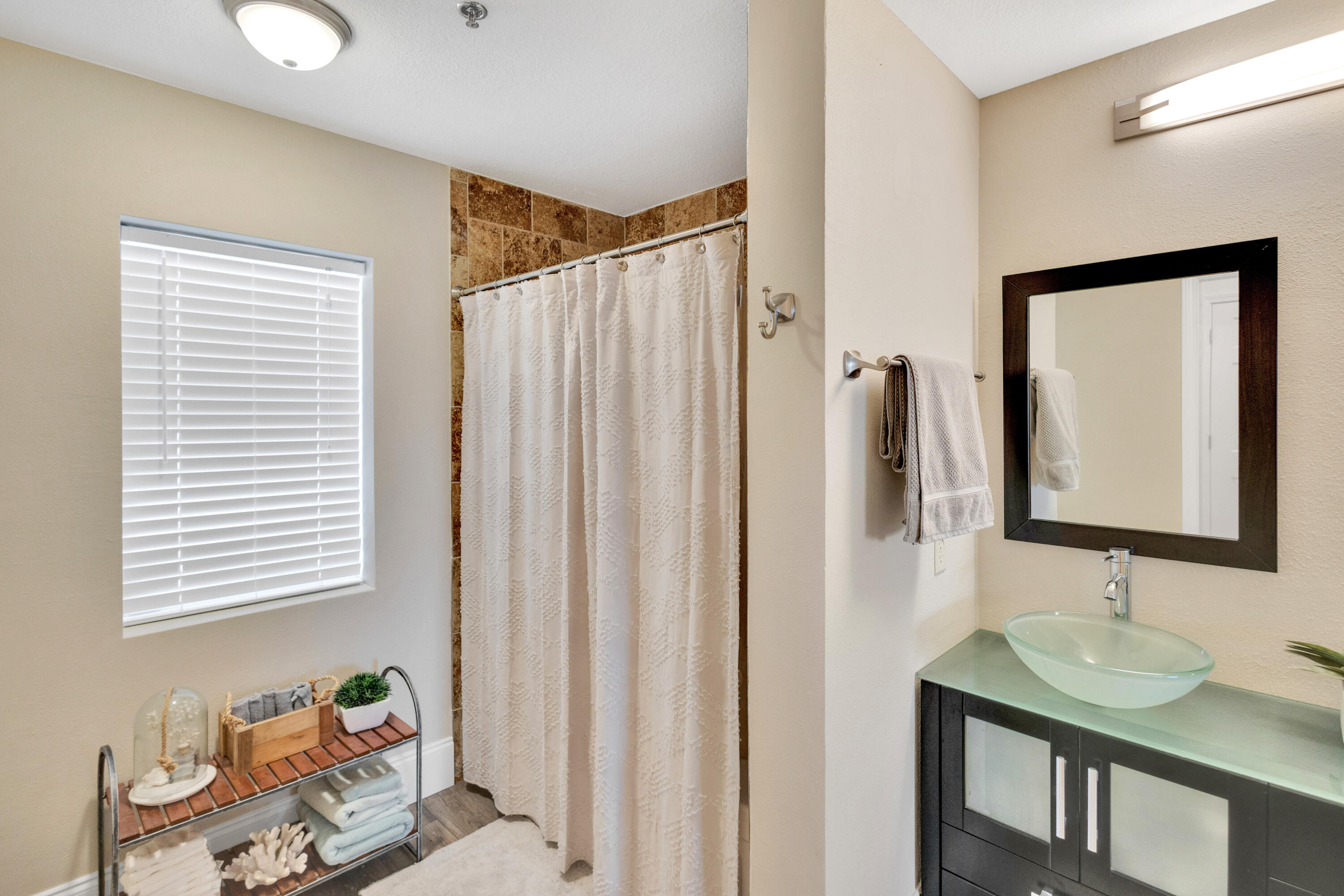 PALM COURT YACHT CLUB - Residential