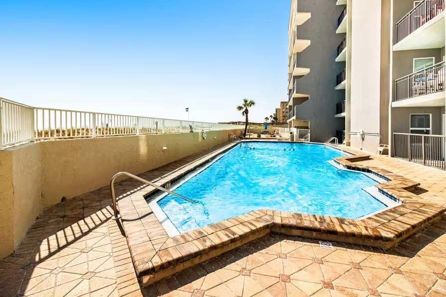 ISLAND ECHOS CONDOMINIUM - Residential
