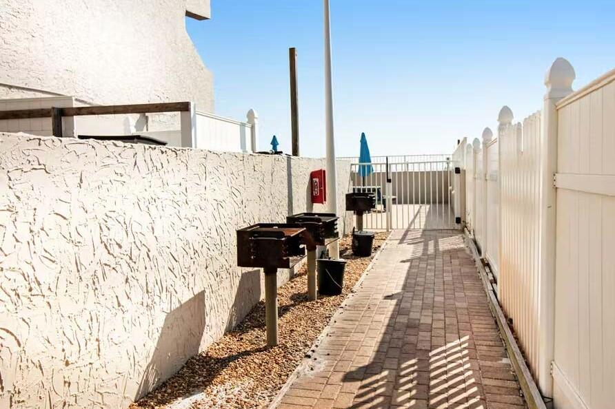 ISLAND ECHOS CONDOMINIUM - Residential