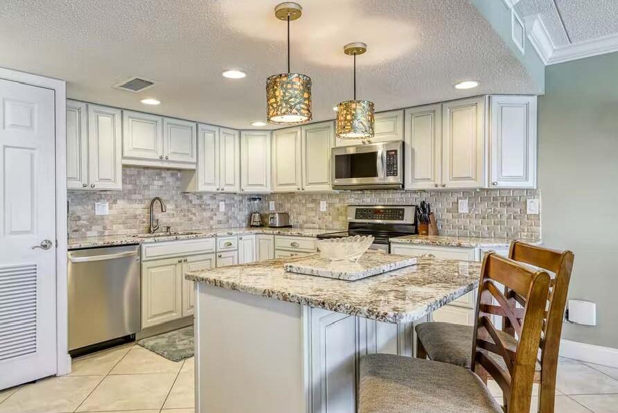 ISLAND ECHOS CONDOMINIUM - Residential