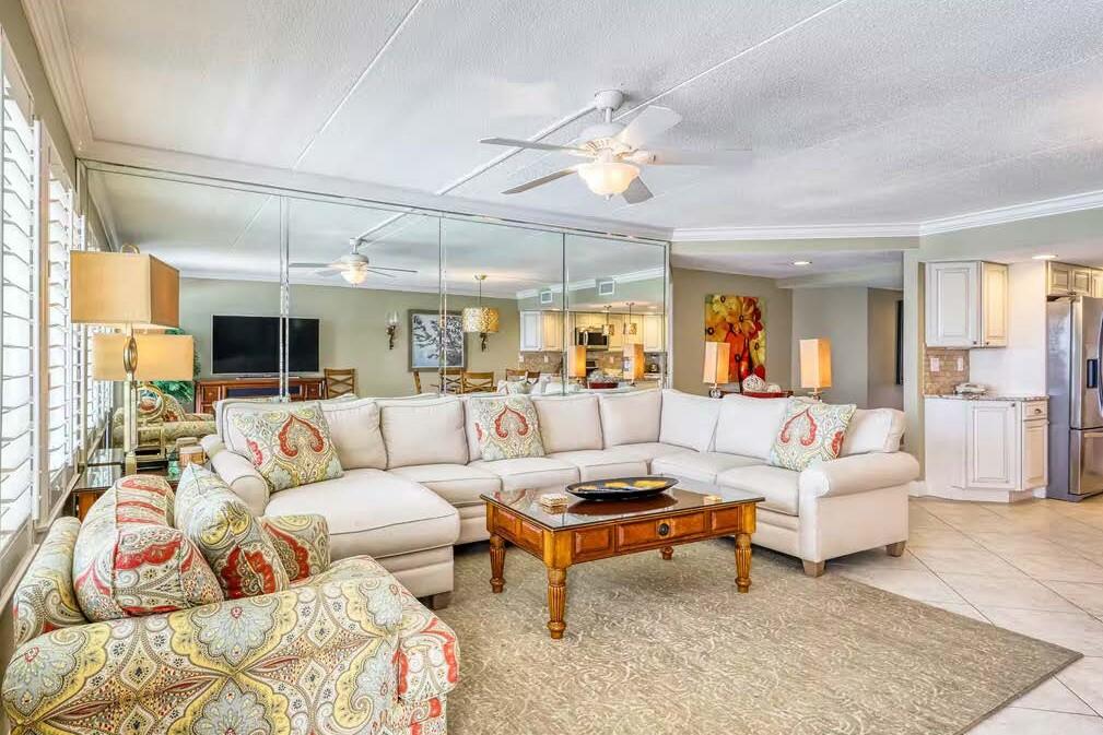 ISLAND ECHOS CONDOMINIUM - Residential