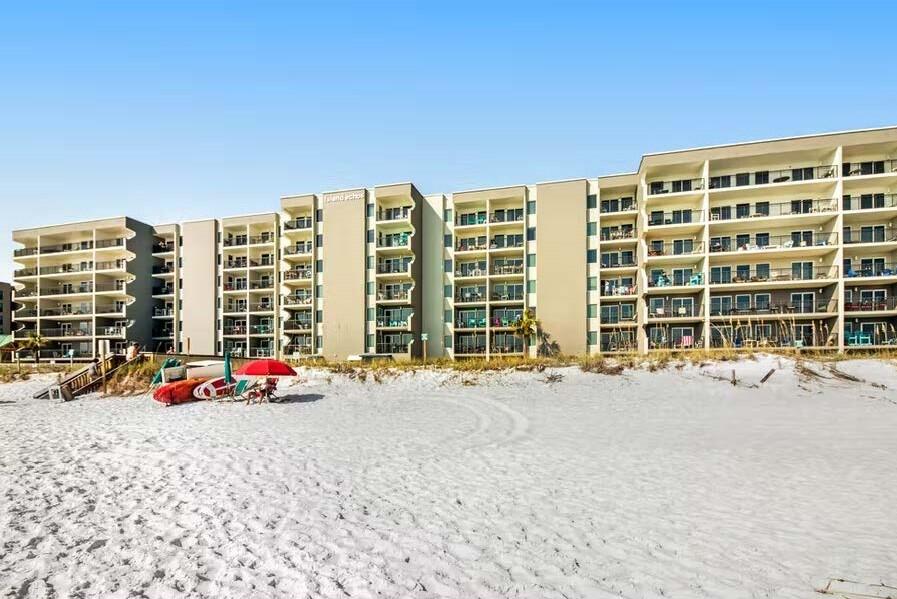 ISLAND ECHOS CONDOMINIUM - Residential